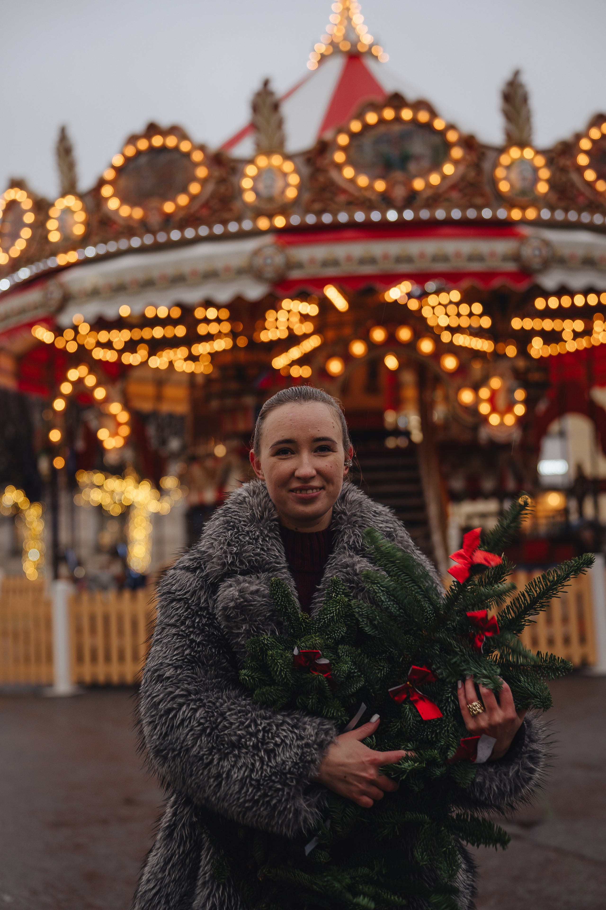 ПРОГУЛКА НА МАНЕЖНОЙ ПЛОЩАДИ ДЛЯ ДЕВУШКИ ПЕРЕД НОВЫМ ГОДОМ (НОВОГОДНЯЯ ФОТОСЕССИИЯ НА МАНЕЖНОЙ ПЛОЩАДИ). Профессиональный фотограф, Санкт-Петербург — Виктория Богомолова