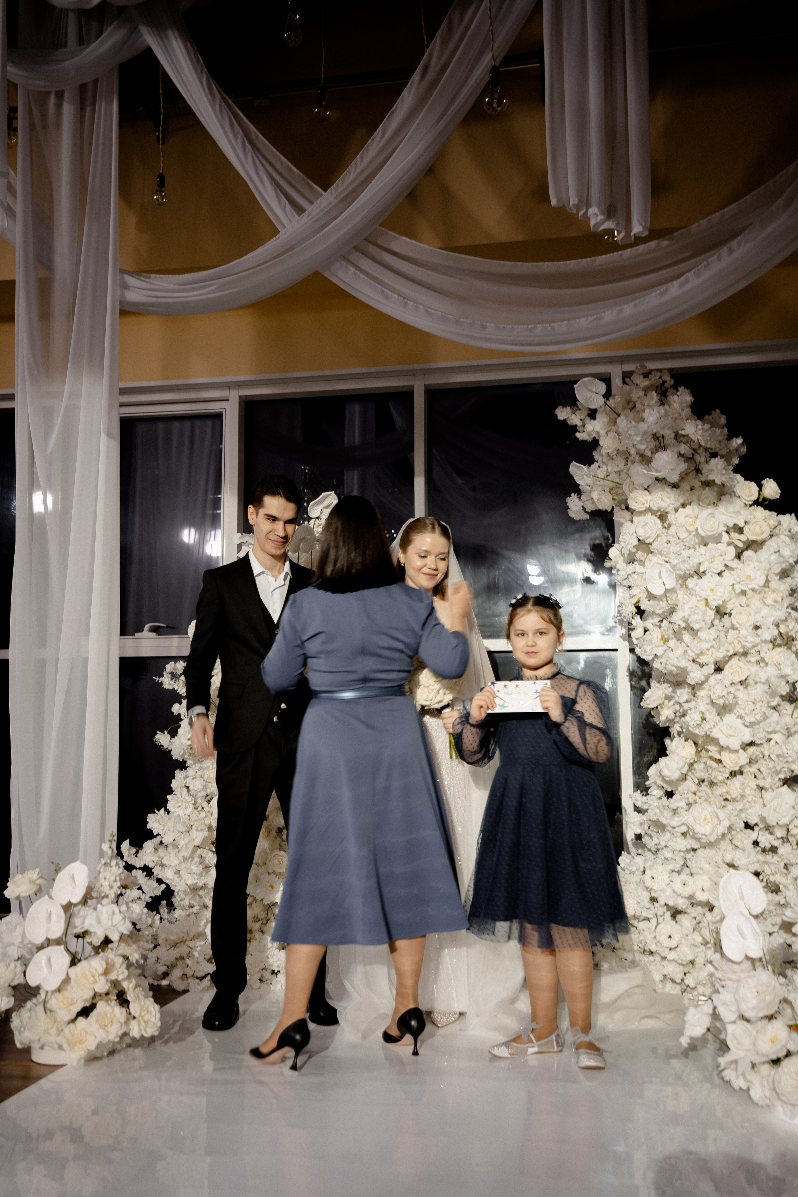 СВАДЕБНАЯ СЬЕМКА СБОРОВ В ОТЕЛЕ И ВЫЕЗД НА ЦЕРЕМОНИЮ (СНЯТО В СИБИРЕ В НИЖНЕВАРТОВСКЕ). Профессиональный фотограф, Санкт-Петербург — Виктория Богомолова