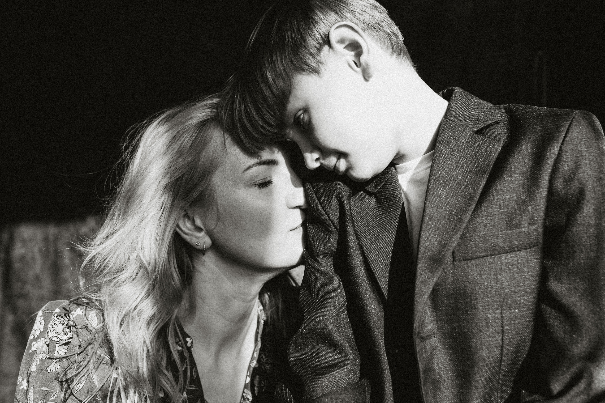 Вдвоем. Екатерина и Максим (квартира, март 2023). Портретный фотограф в Самаре Анна Силютина