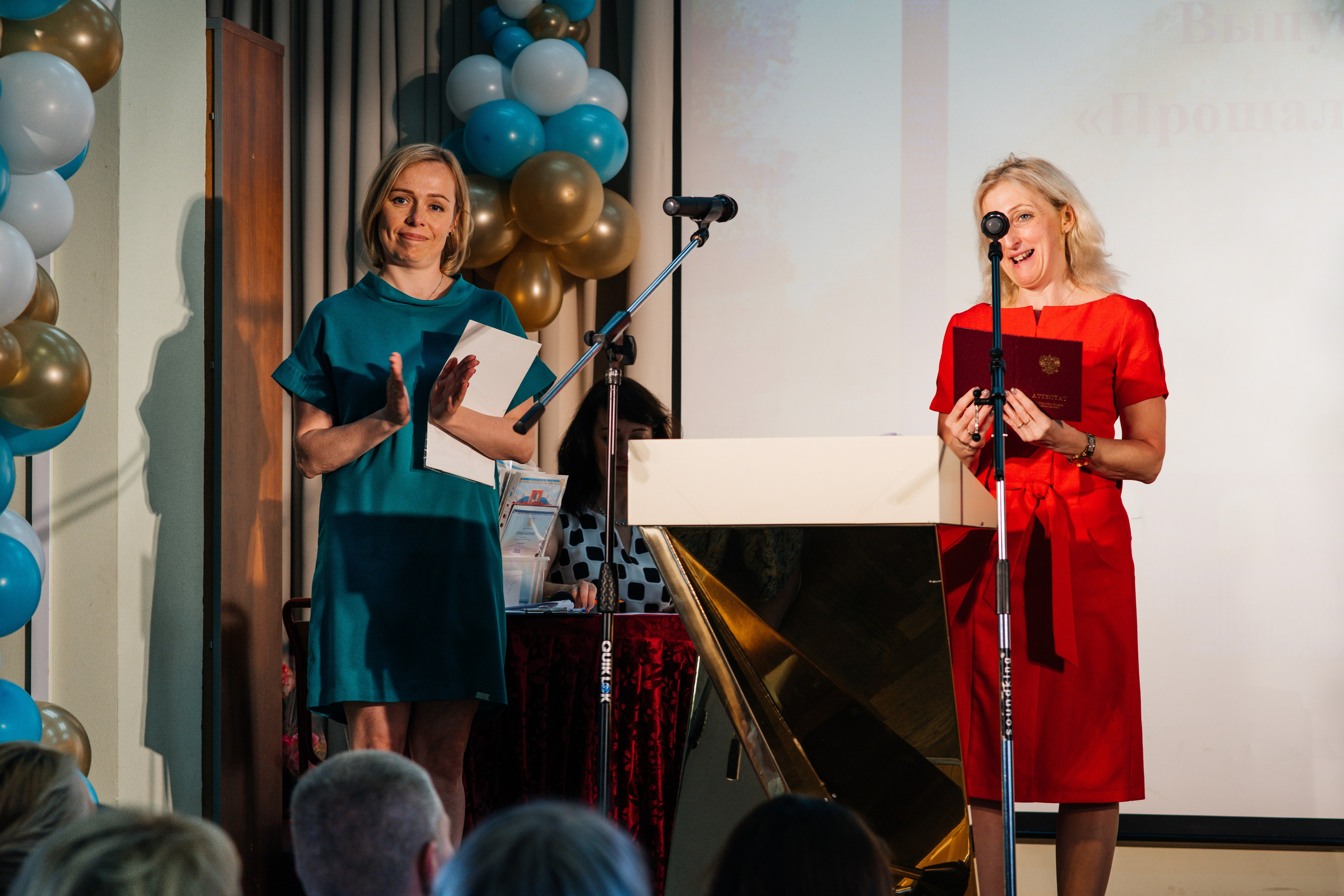 Вручение аттестатов. Выпускные альбомы в Подольске Москве и МО