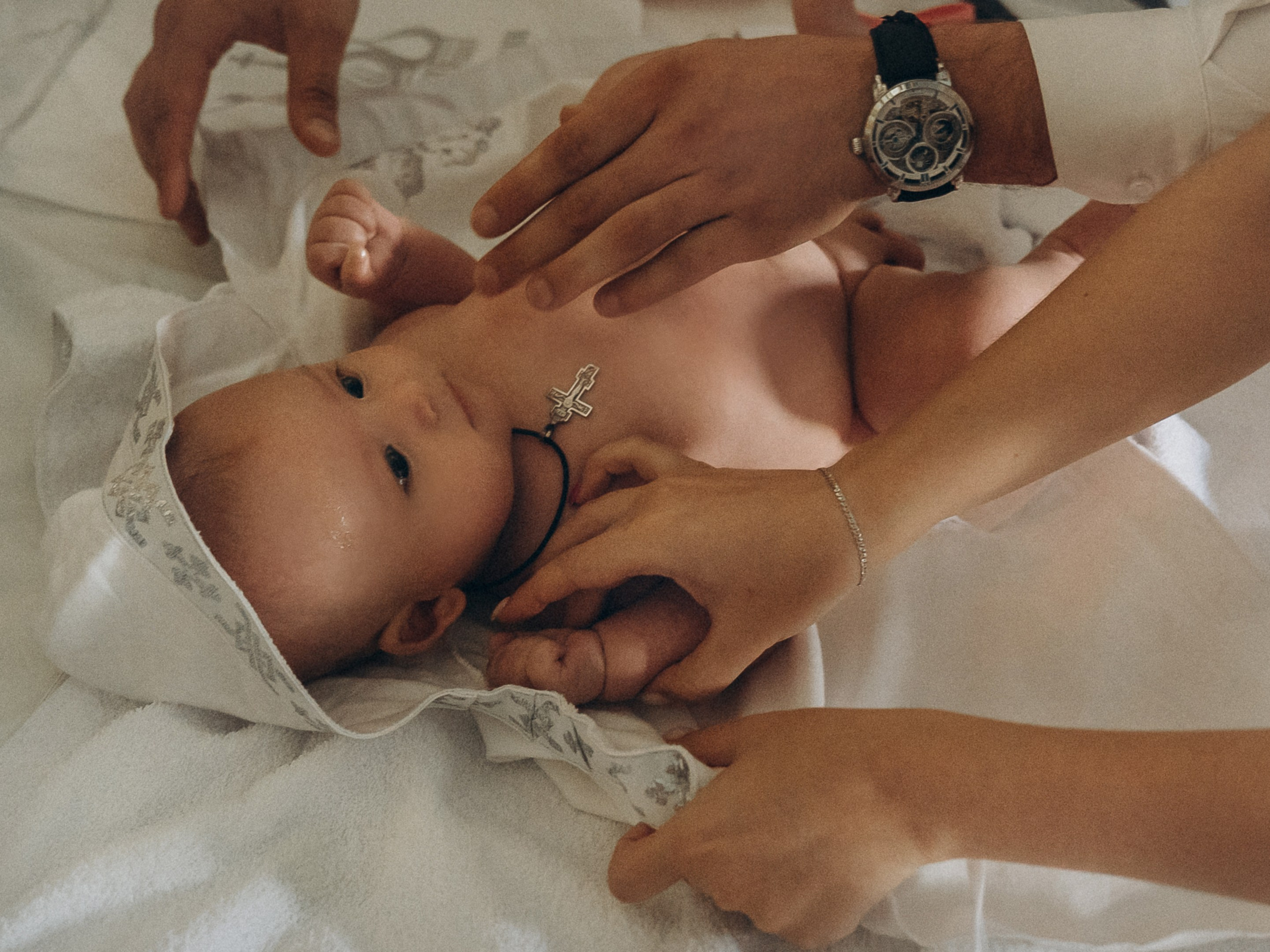 Фотосессия крещения, фотограф таинства крещения Москва, ребенок с мамо. Фотограф Ольга Рубцова в Москве и Московской области