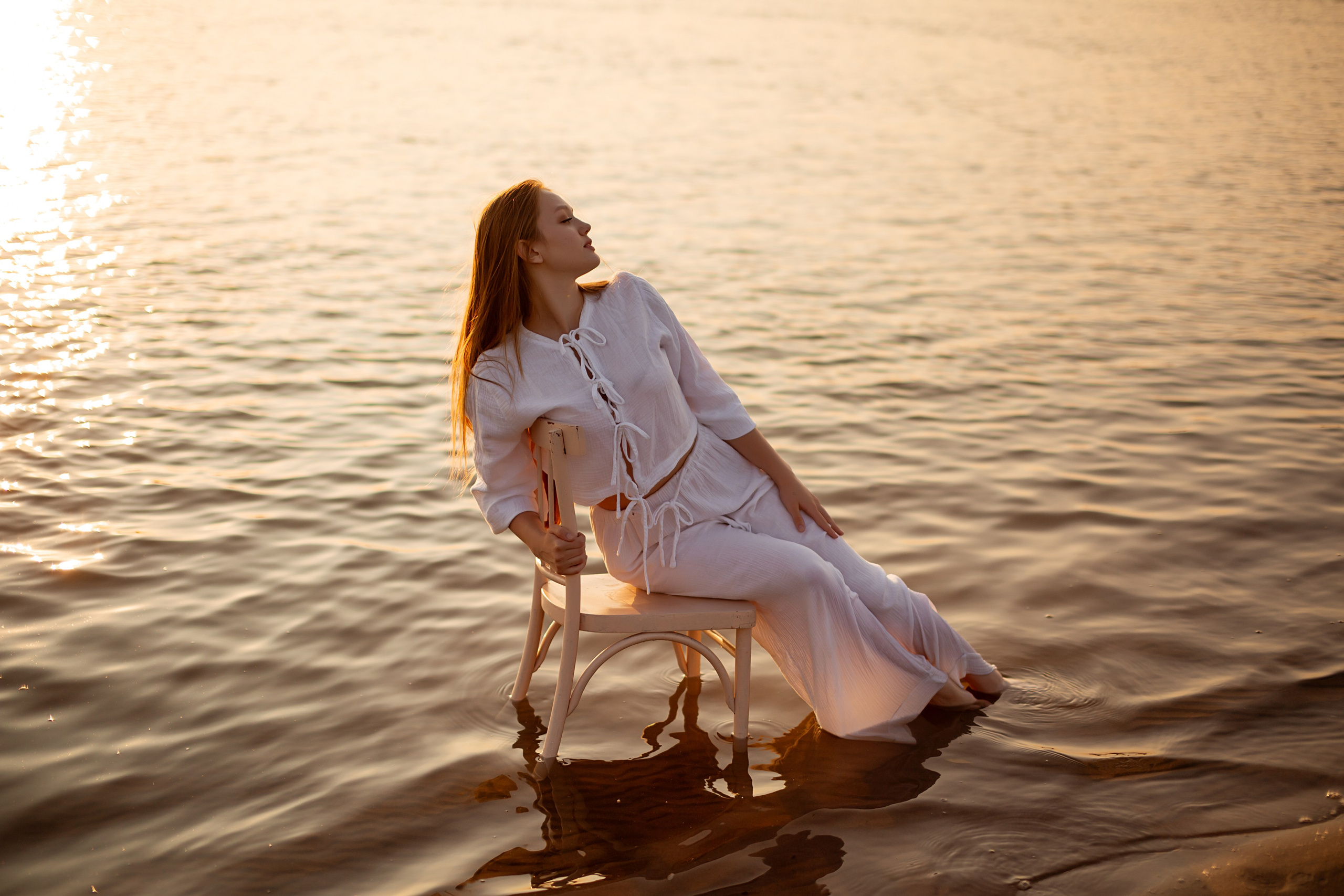 У воды. Https://malovafoto.ru