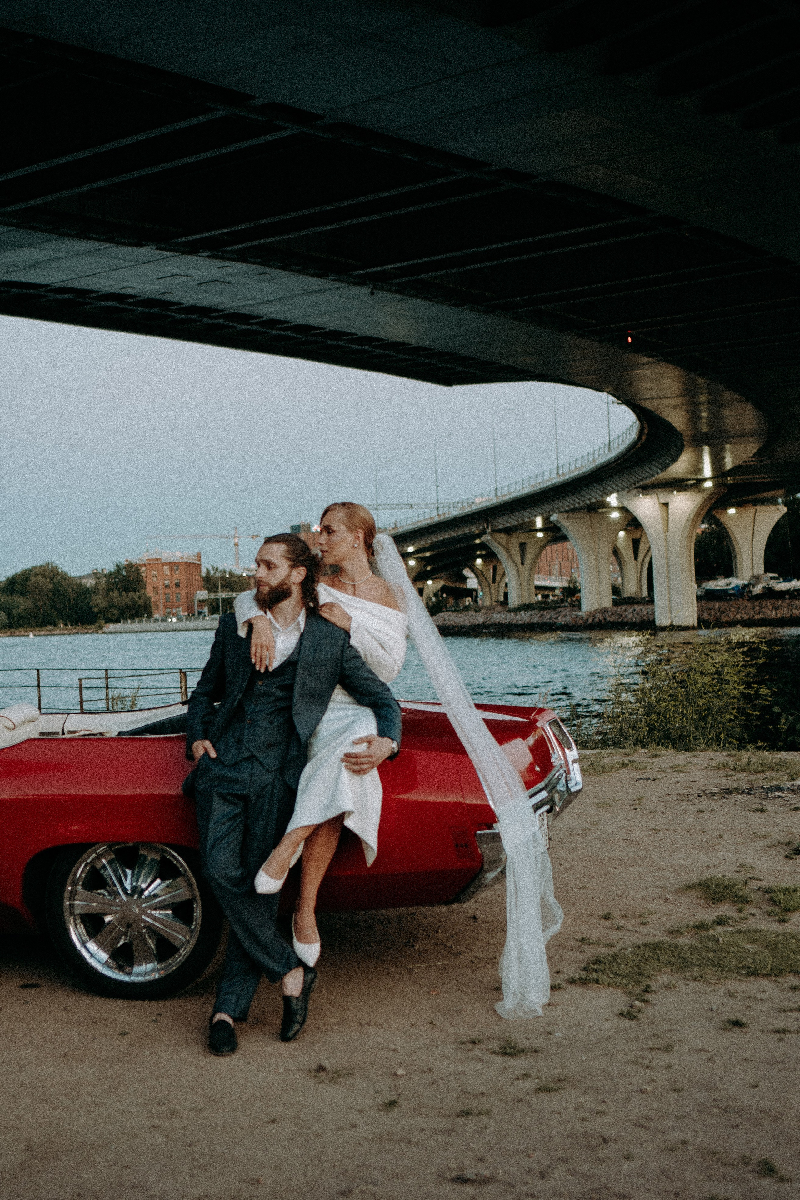 СВАДЕБНАЯ СЬЕМКА ВОЗЛЕ МСОТА БЕТАНКУРА НА КАБРИОЛЕТЕ. Профессиональный фотограф, Санкт-Петербург — Виктория Богомолова