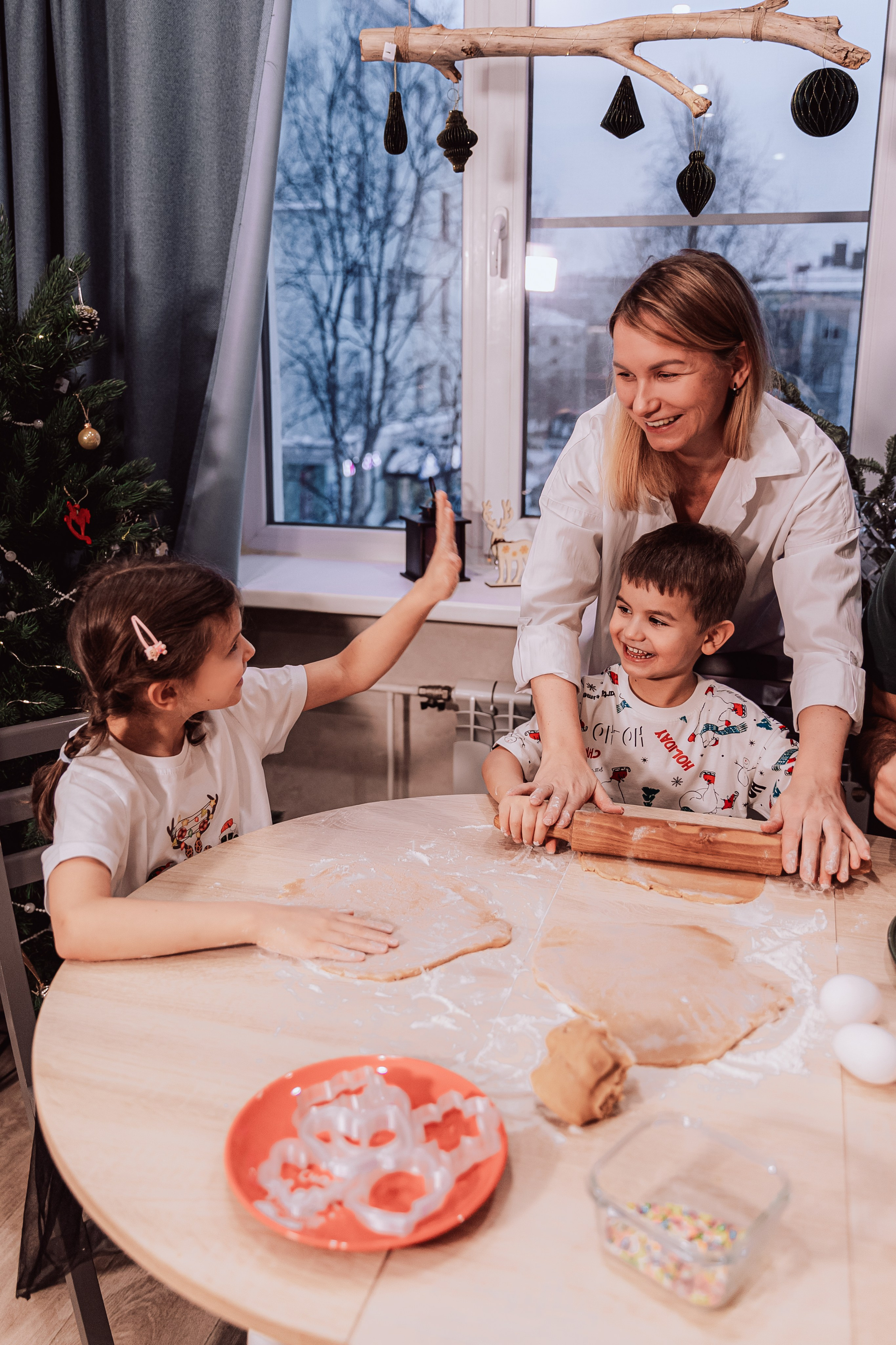 Домашняя семейная новогодняя фотосессия. Семейный и детский фотограф в Мурманске Карина Березина