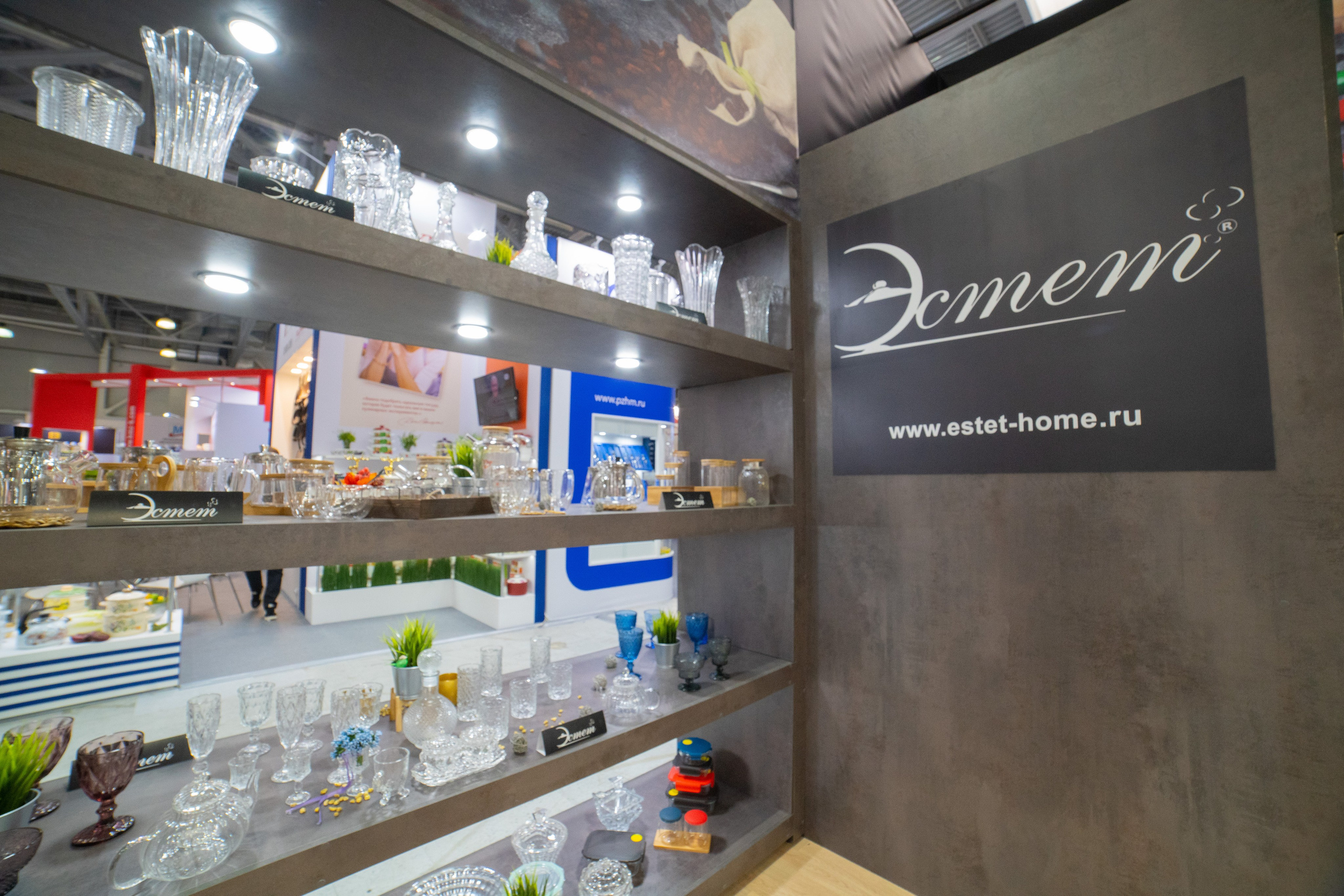 Выставочные стенды. Профессиональный портретный фотограф в Москве Владимир Глаголев