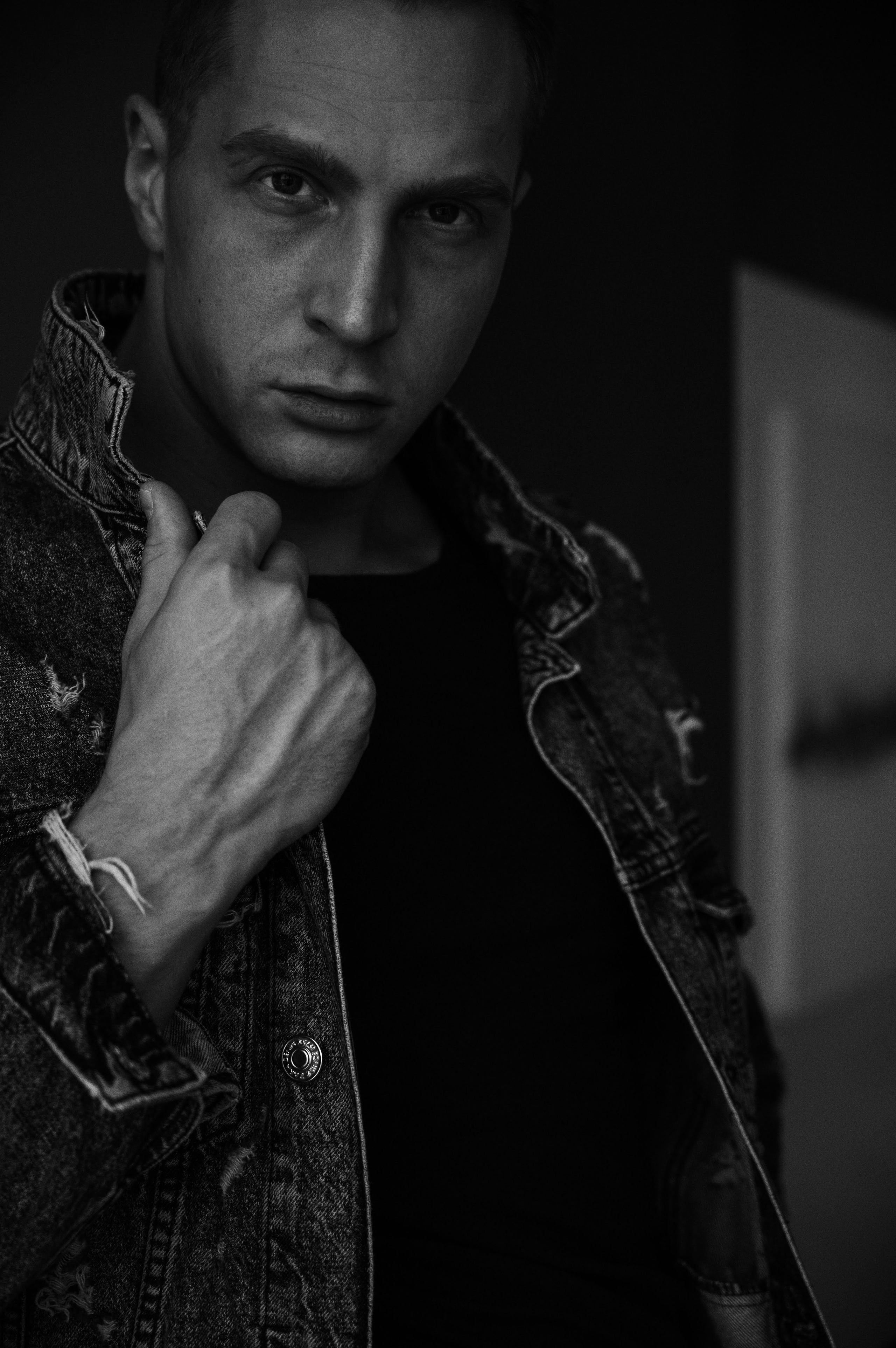 Андрей. Профессиональный фотограф беременности в СПБ. Стильные фотосессии беременности в стиле минимализм и классическая фотография