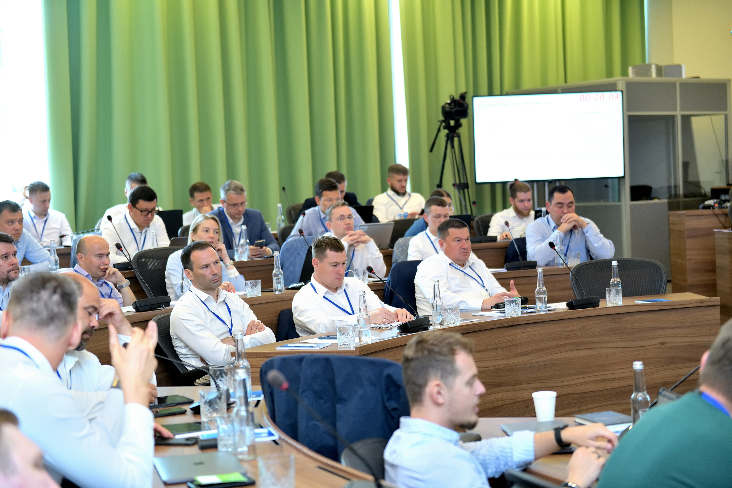 "Участники мероприятия, посвященное добыче газа и нефти".