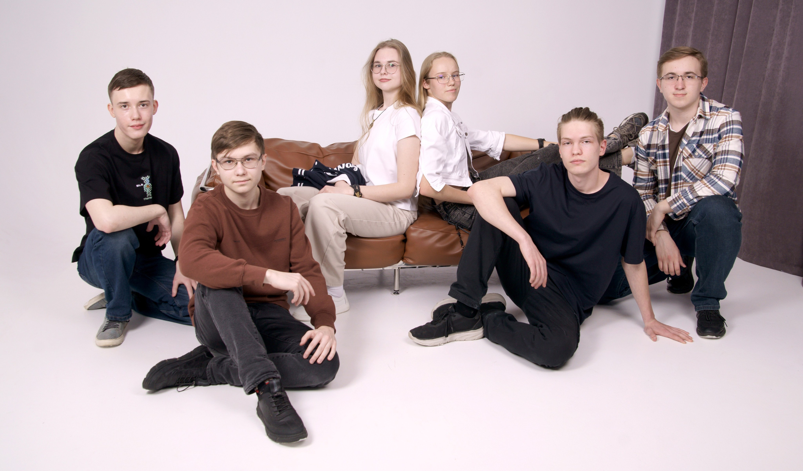 Студийная фотосессия выпускников 9,11 классов в Иркутске