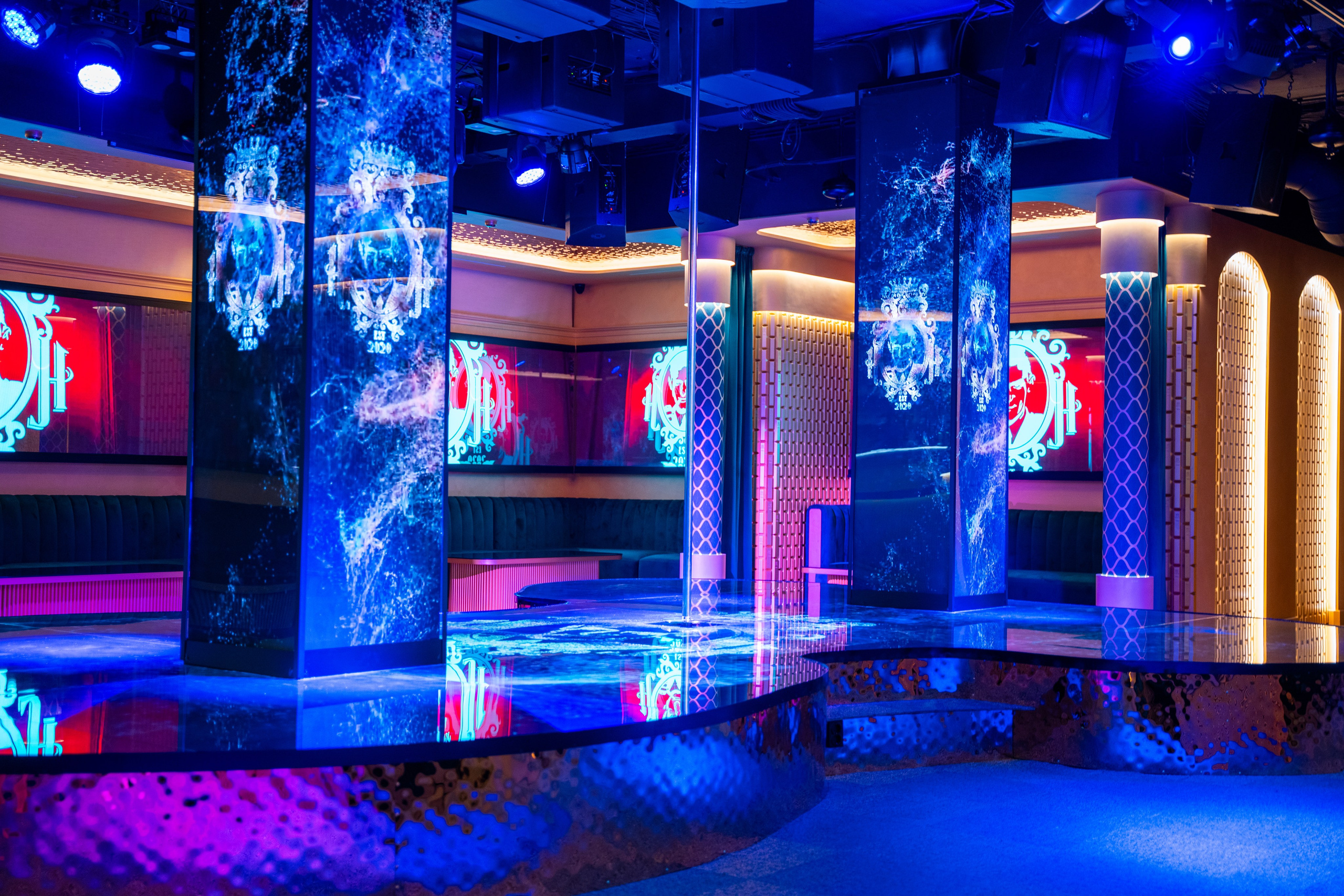 Фотосъемка интерьера стриптиз-клуба Hefner — элитный клуб Краснодара. Интерьерная фотосъемка клуба Hefner в Краснодаре — профессионально. Шедевры для Вас! Фотограф и Видеограф в Краснодаре Пахиев Руслан