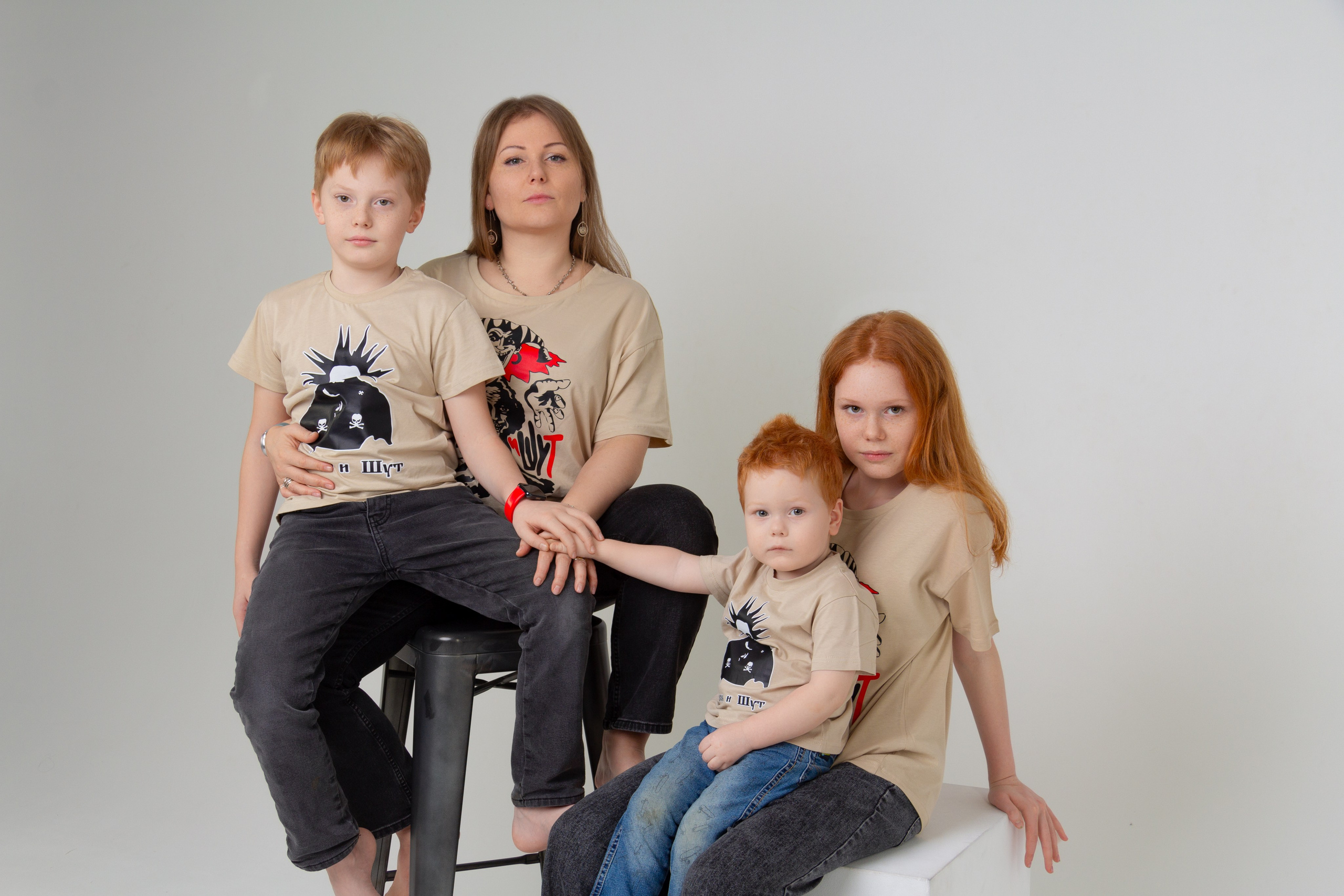 Фотосессия  семьи в фотостудии 