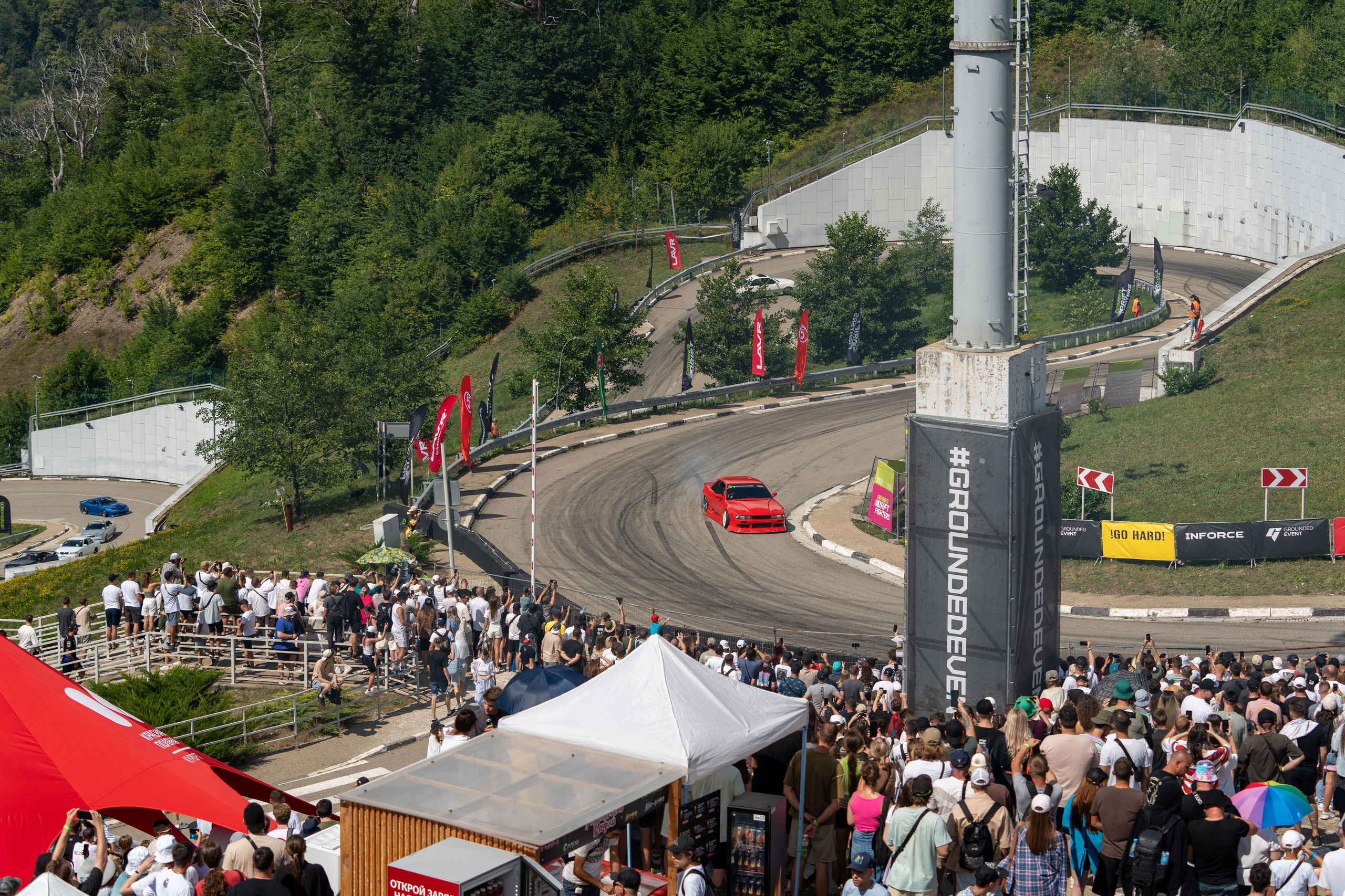 Фотоотчет партнеской интеграции для сети «Пятерочка» на фестивале «Grounded». Репортажный фотограф в Красной Поляне и Сочи Павлюченко Екатерина
