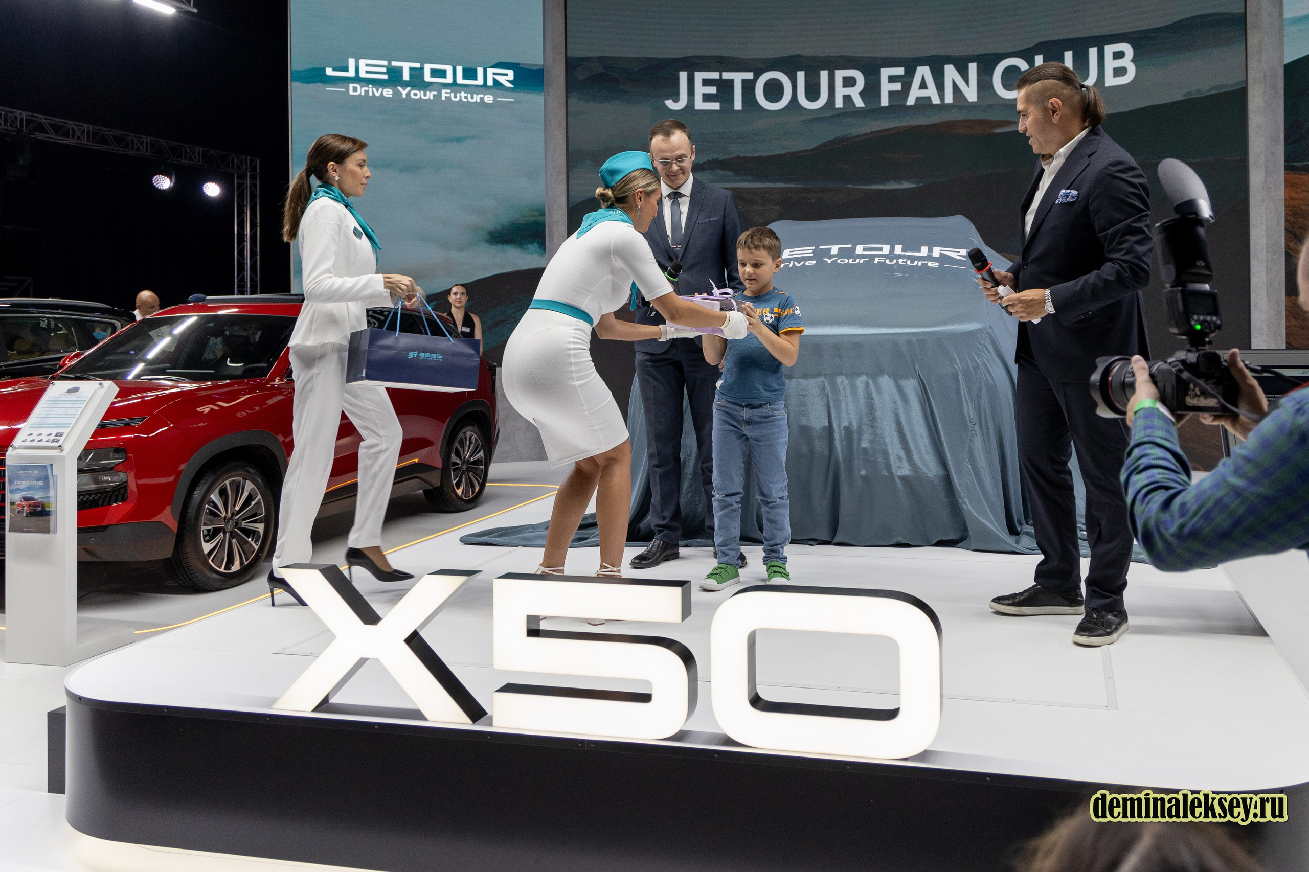 Chinese Motor Show 2024. Репортажный, семейный и студийный фотограф в Москве Демин Алексей