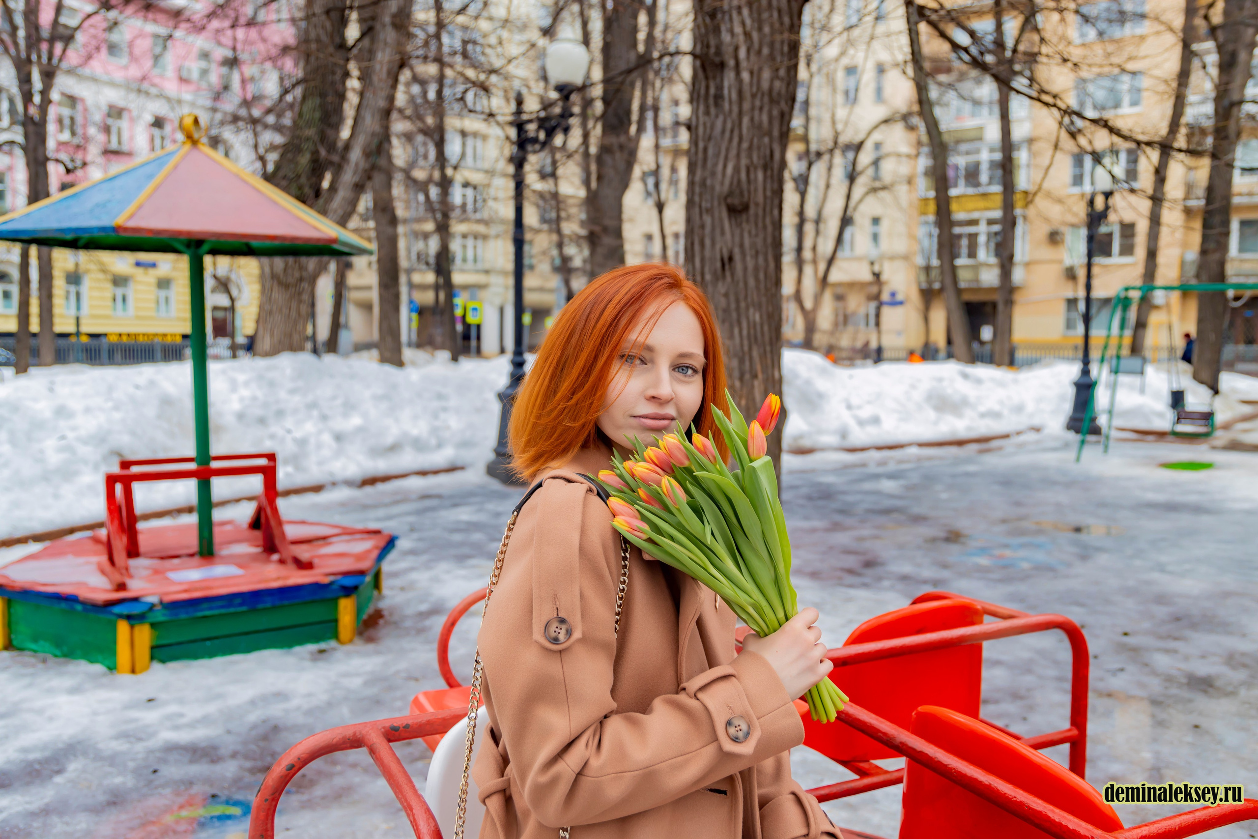 Весенняя фотопрогулка со Светланой на Патриарших прудах. Репортажный, семейный и студийный фотограф в Москве Демин Алексей