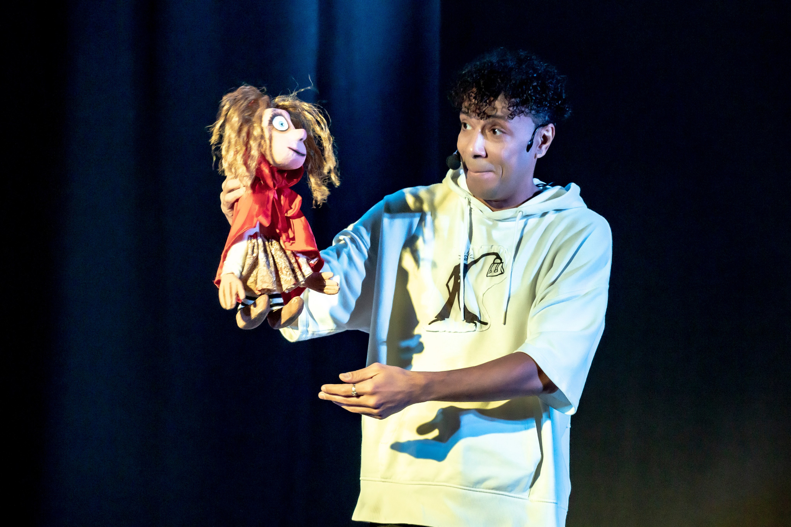 Спектакль театра Саквояж О Красной шапочке. Фотограф в Сочи Юрий Шептаев