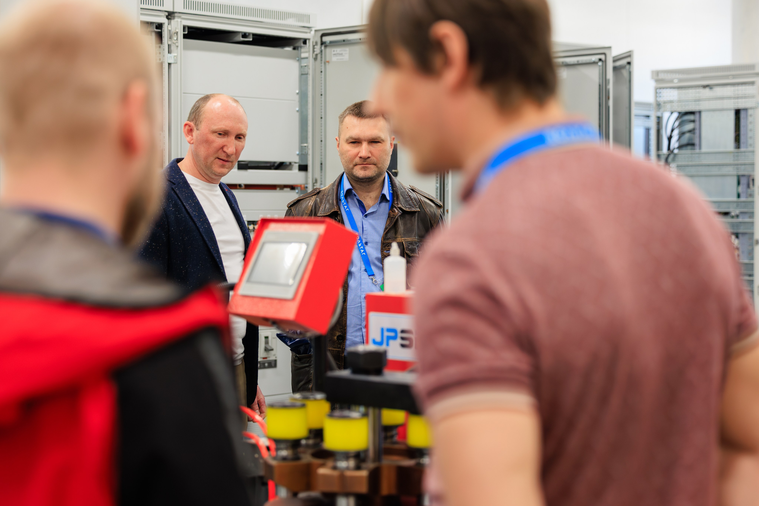 Вольтаг — Экскурсия по производству. Контент для бизнеса в Екатеринбурге Полдень Медиа