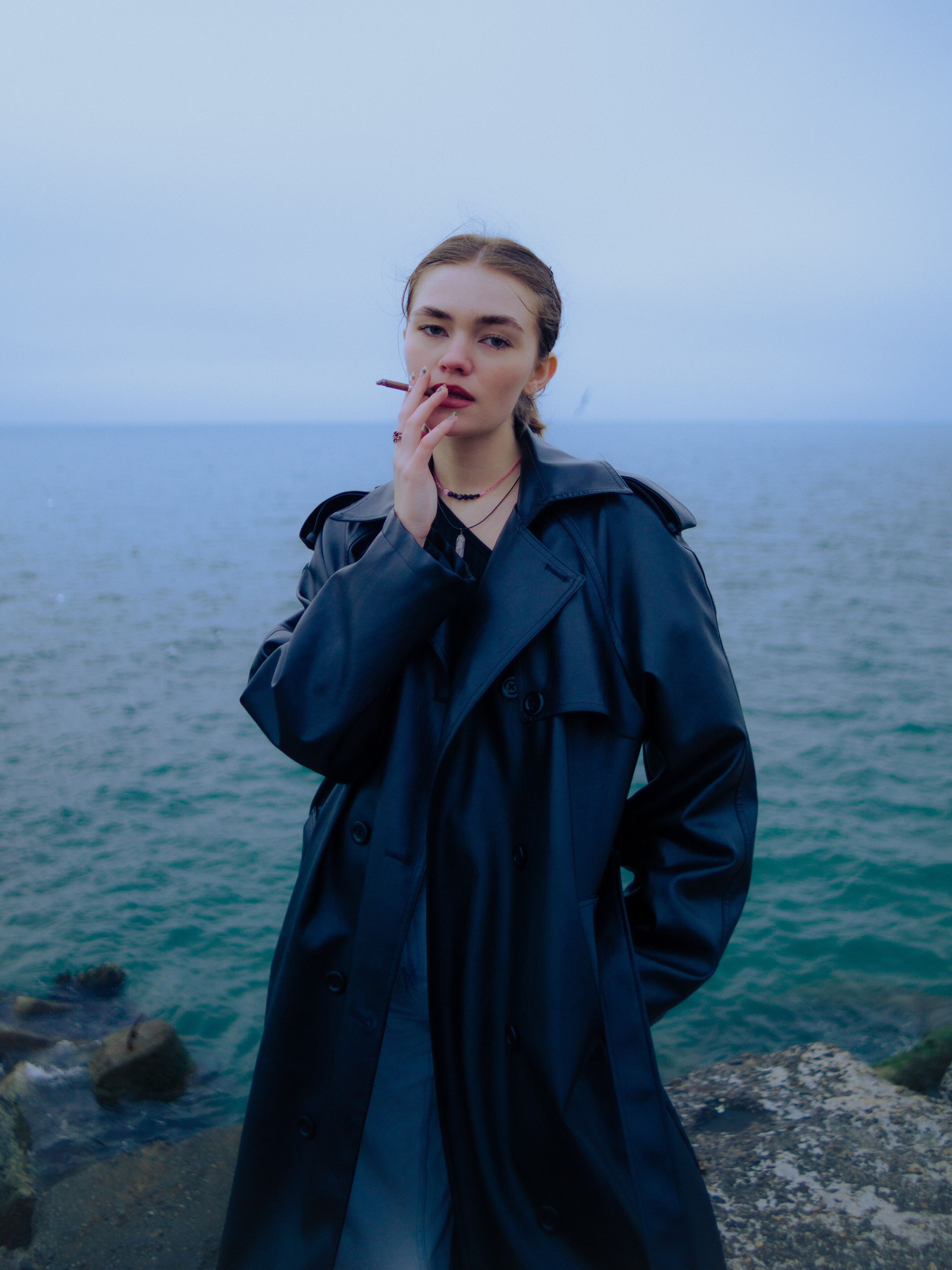 Туманным вечером у моря. Главная