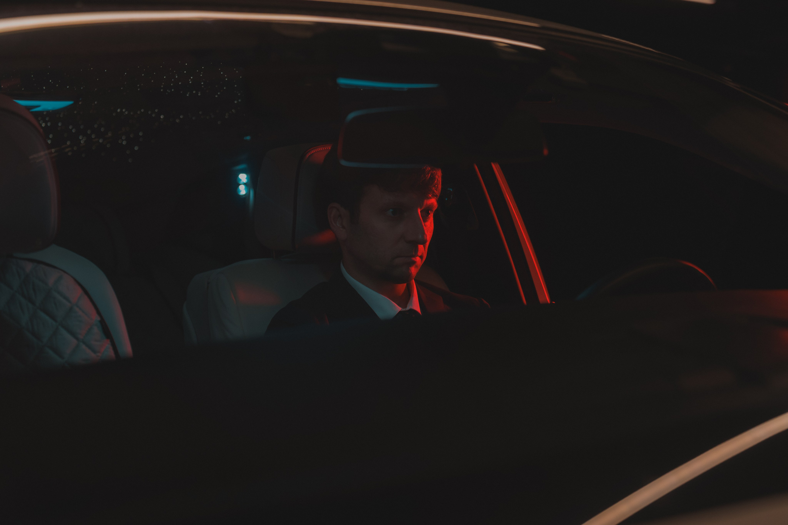 Фотосессия с Rolls-Royce Phantom и Cadillac Escalade. Портретный фотограф в Москве Фарид Леонов