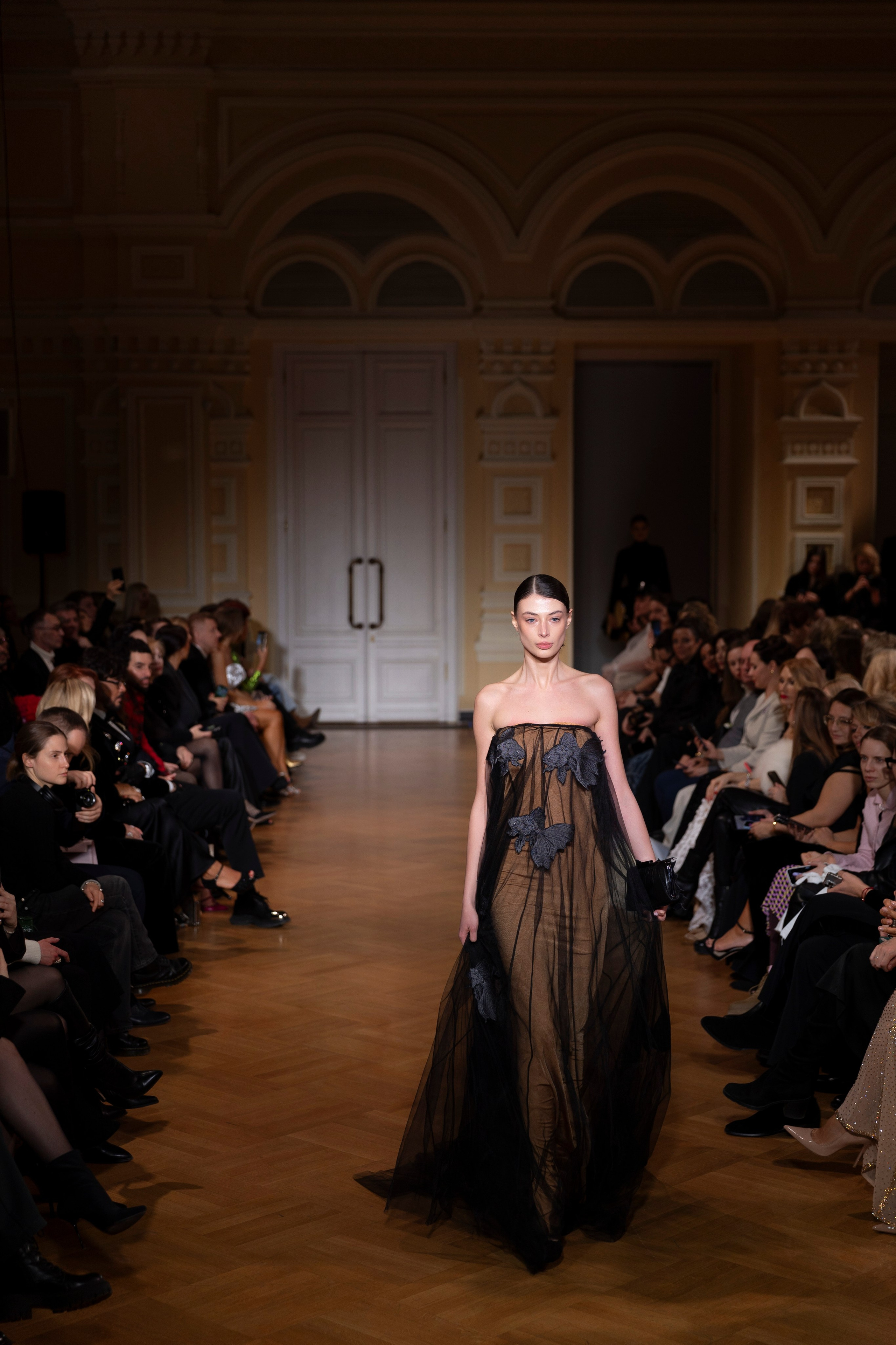 CANACH fashion show by Artashes Oganian, GUM, Moscow. «Птичка на проводе»: информационный портал в Москве