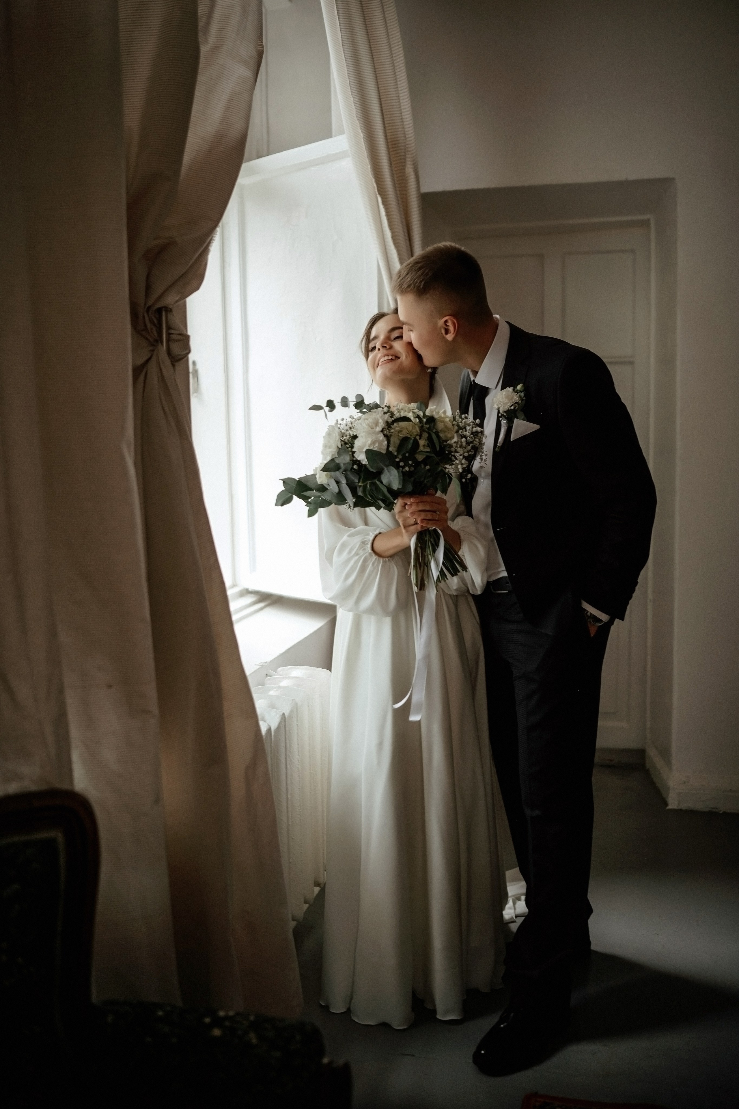 Свадебная фотосессия в Ливадийском дворце. Свадебный и семейный фотограф и видеограф, Крым, Москва, Санкт -Петербург