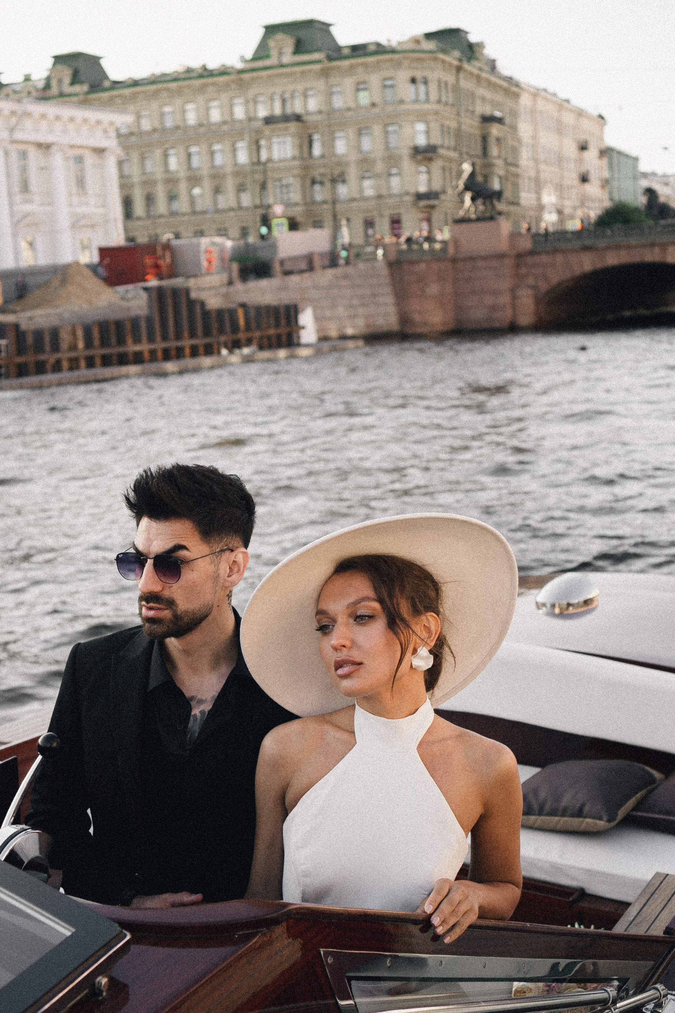 СВАДЕНБНАЯ СЬЕМКА НА КАТЕРЕ ПО КАНАЛАМ САНКТ-ПЕТЕРБУРГА И В АКВАТОРИИ НЕВЫ. Профессиональный фотограф, Санкт-Петербург — Виктория Богомолова