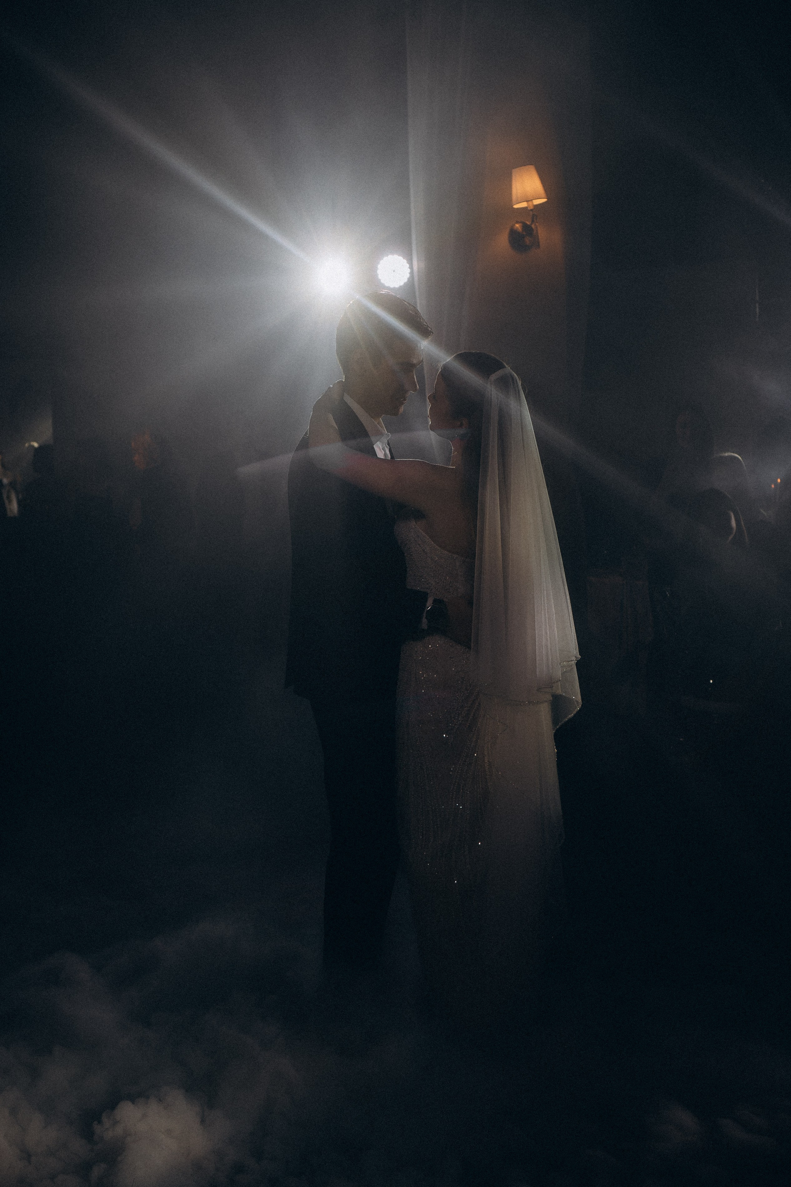 ПЕРВЫЙ ТАНЕЦ МОЛОДЫХ НА БАНКЕТЕ. ТРОГАТЕЛЬНЫЙ МОМЕНТ (СНЯТО В СИБИРЕ В НИЖНЕВАРТОВСКЕ). Профессиональный фотограф, Санкт-Петербург — Виктория Богомолова