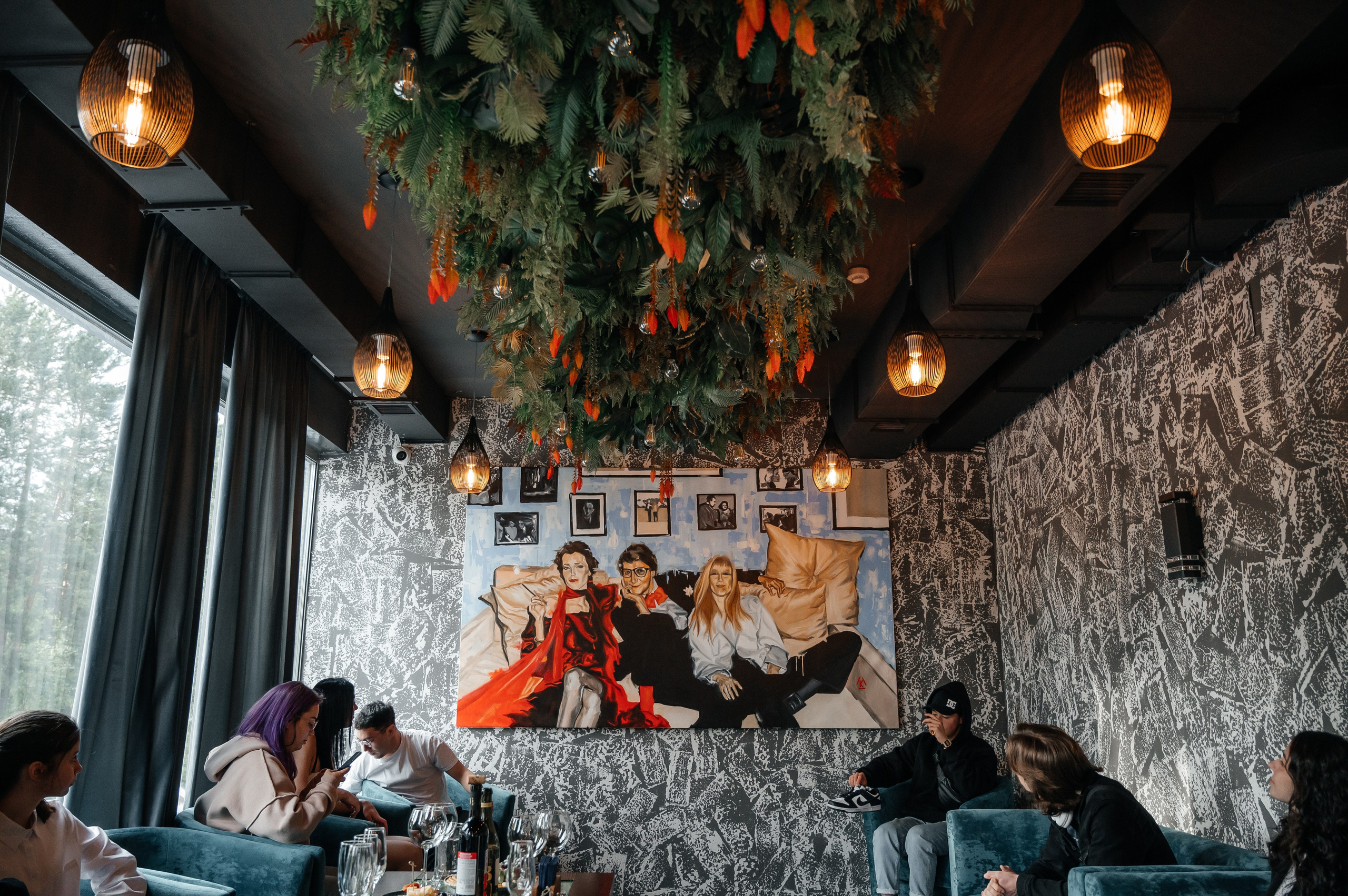 Презентация картины Карима в Париже. Фотограф Нижний Новгород