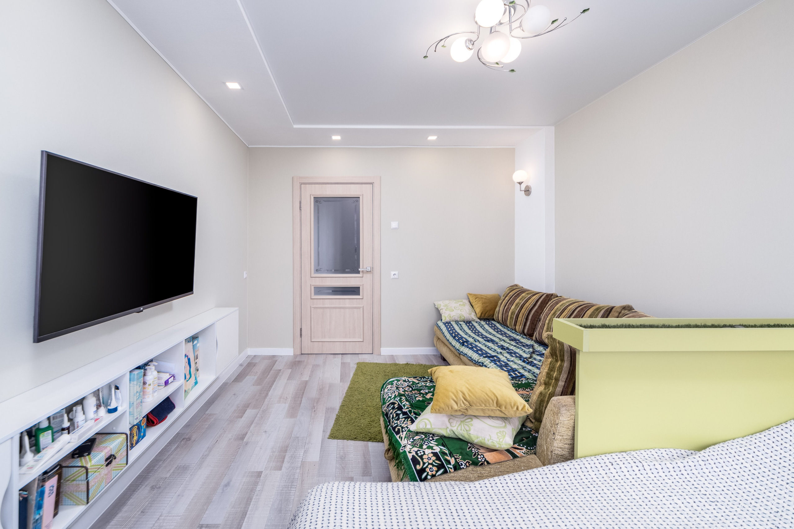 Фотограф Sakavita Media - гостиная в двухкомнатной квартире в Фаниполе