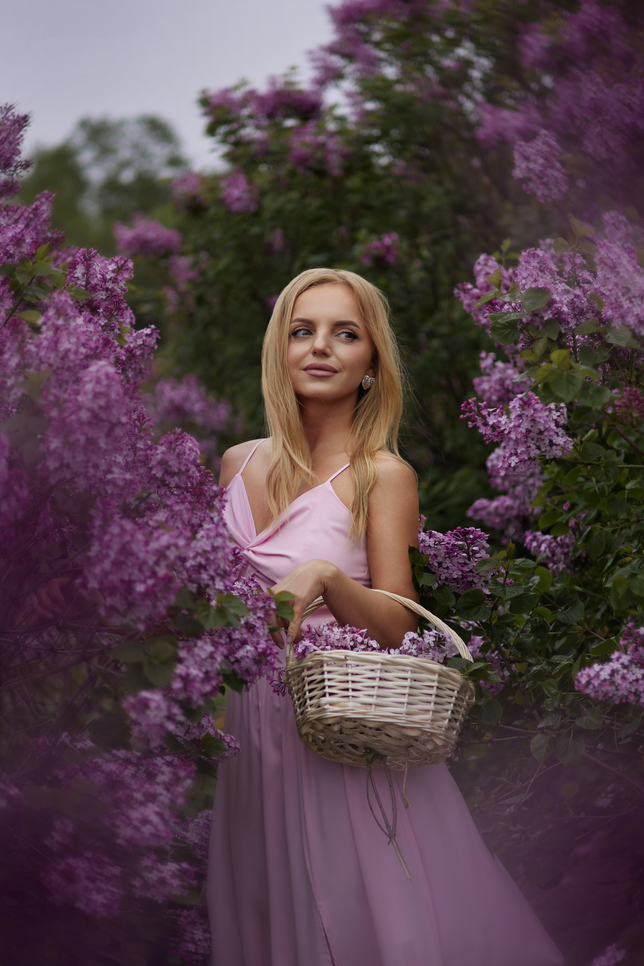 Ольга и сирень. Фотограф женского портрета, беременности и материнства Харькова Елена