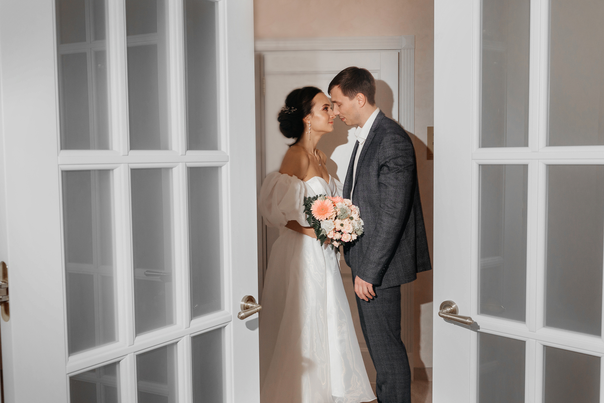 Роспись Владимира и Валерии. Дворец бракосочетания г. Тольятти. Свадебный и семейный фотограф в Самаре и Тольятти Башкатова Ольга