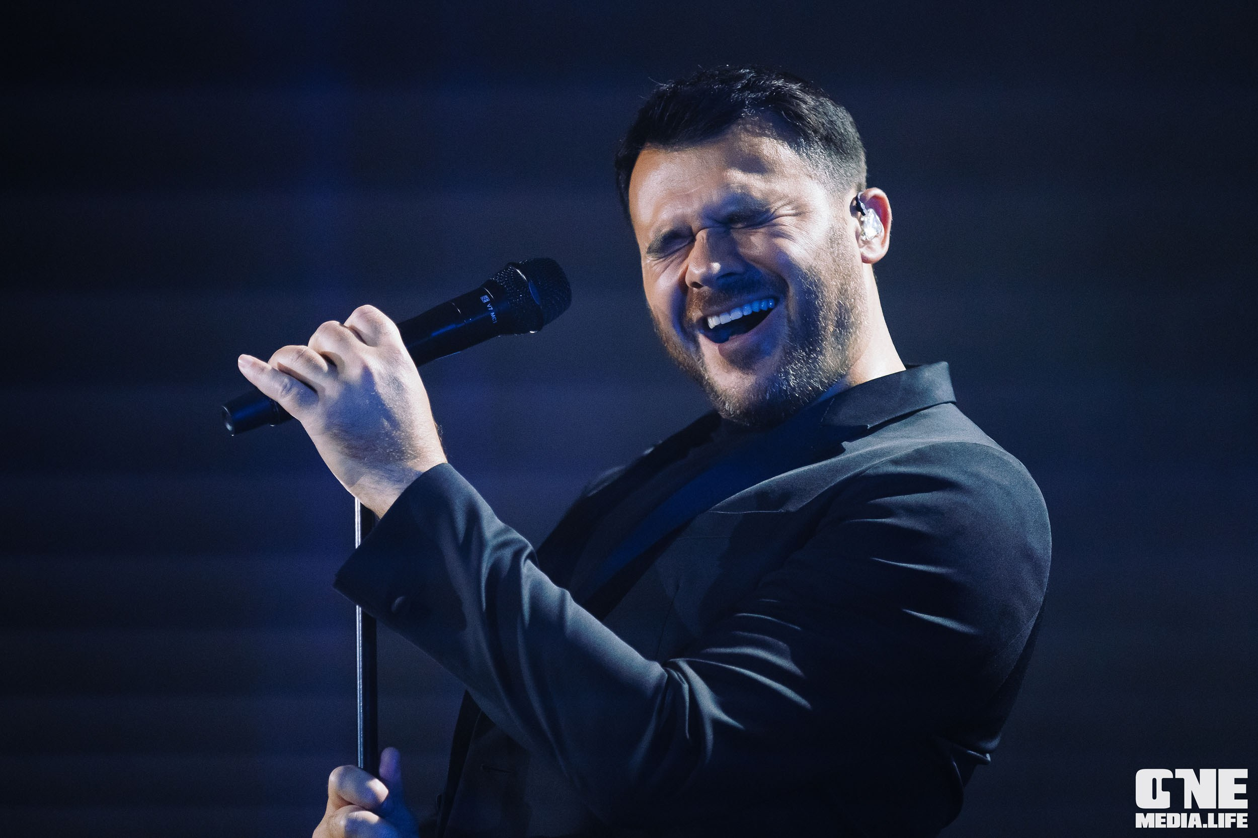 Фоторепортаж с концерта Эмина в Янтарь Холле. One Media Life: фоторепортажи, фотоотчеты с мероприятий и заведений