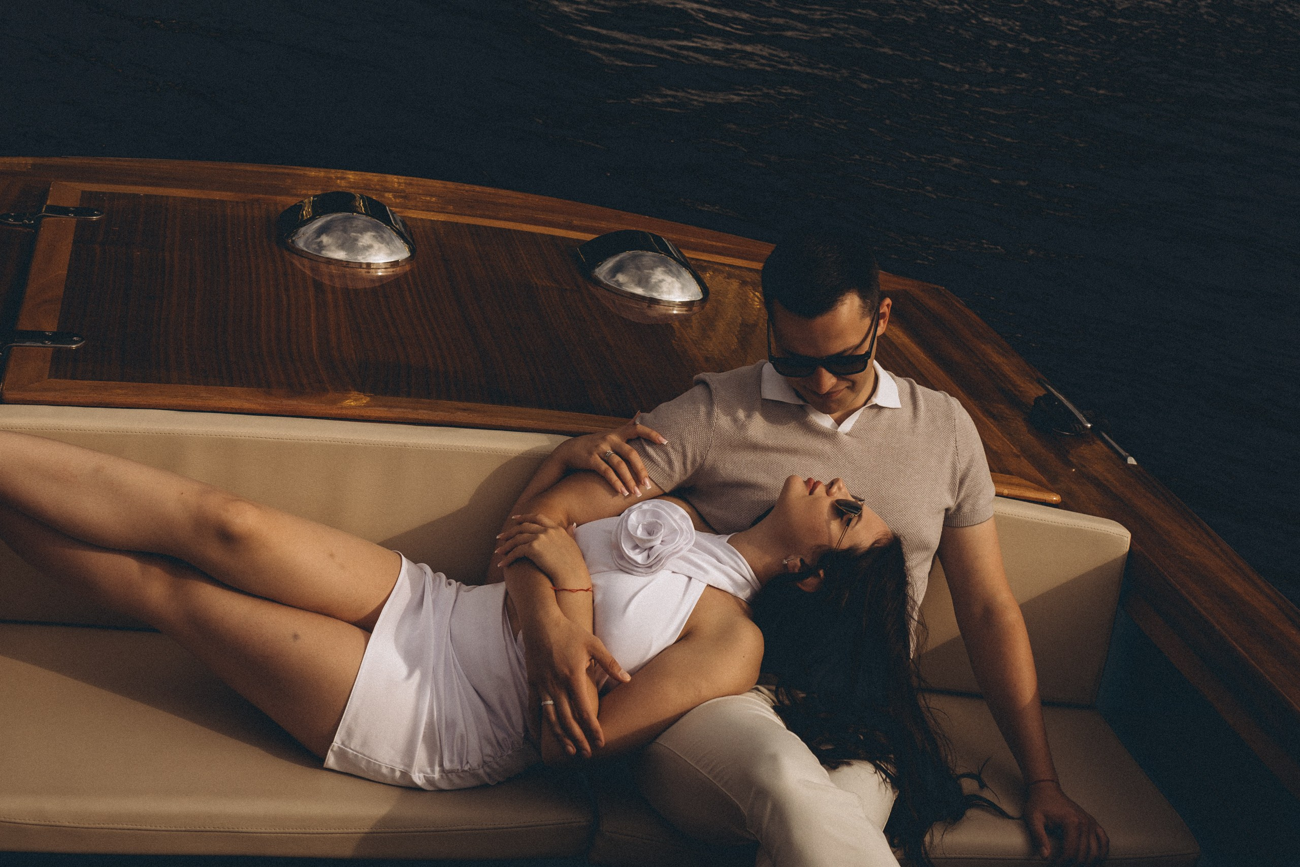 СВАДЕНБНАЯ СЬЕМКА НА КАТЕРЕ ПО КАНАЛАМ САНКТ-ПЕТЕРБУРГА И В АКВАТОРИИ НЕВЫ. Профессиональный фотограф, Санкт-Петербург — Виктория Богомолова