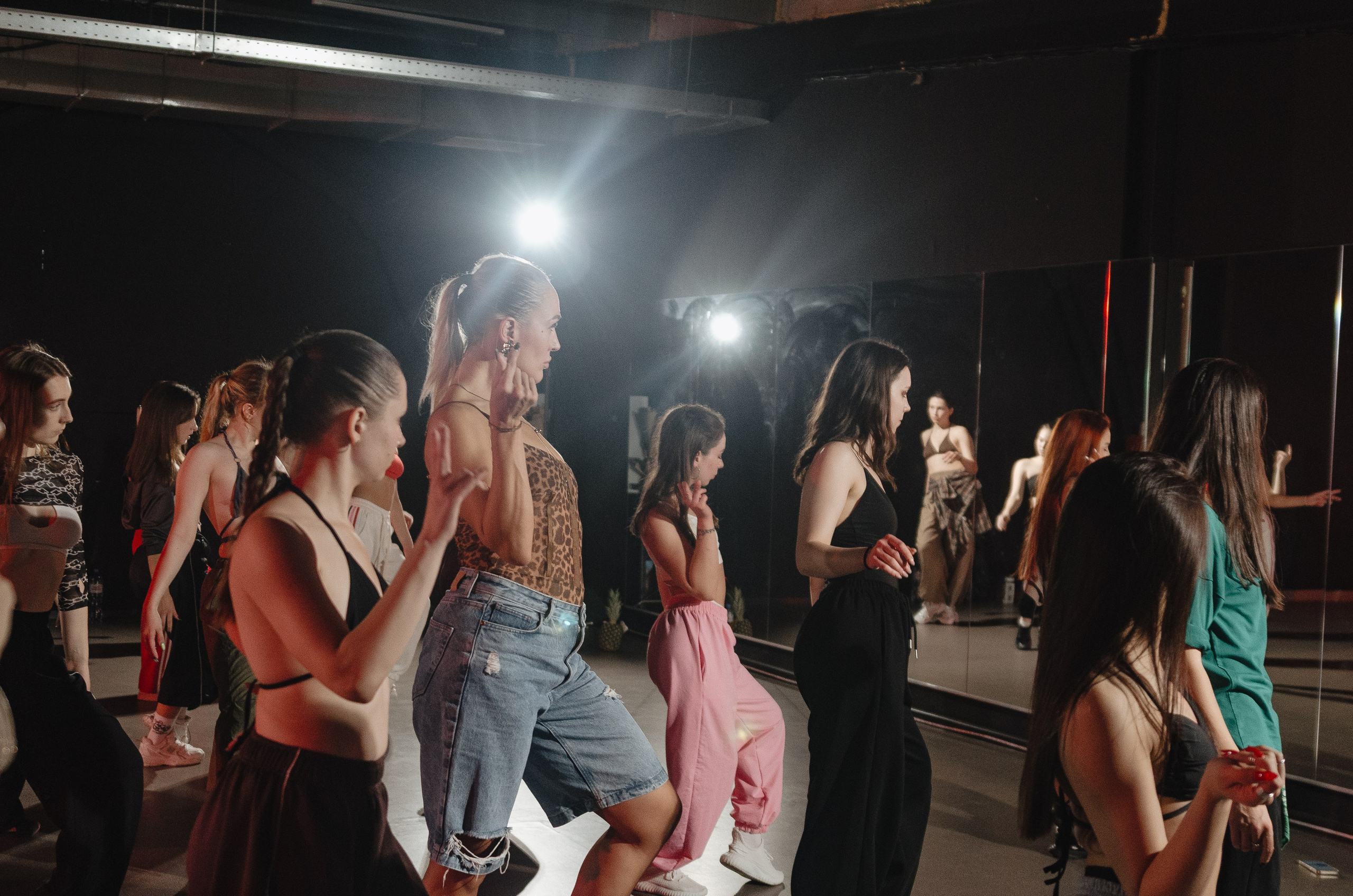 Мастер-классы по High Heels/Girly hip-hop от Оксаны ATTA. Денисова Аля — фотограф для парных съемок и индивидуальных историй в Барнауле