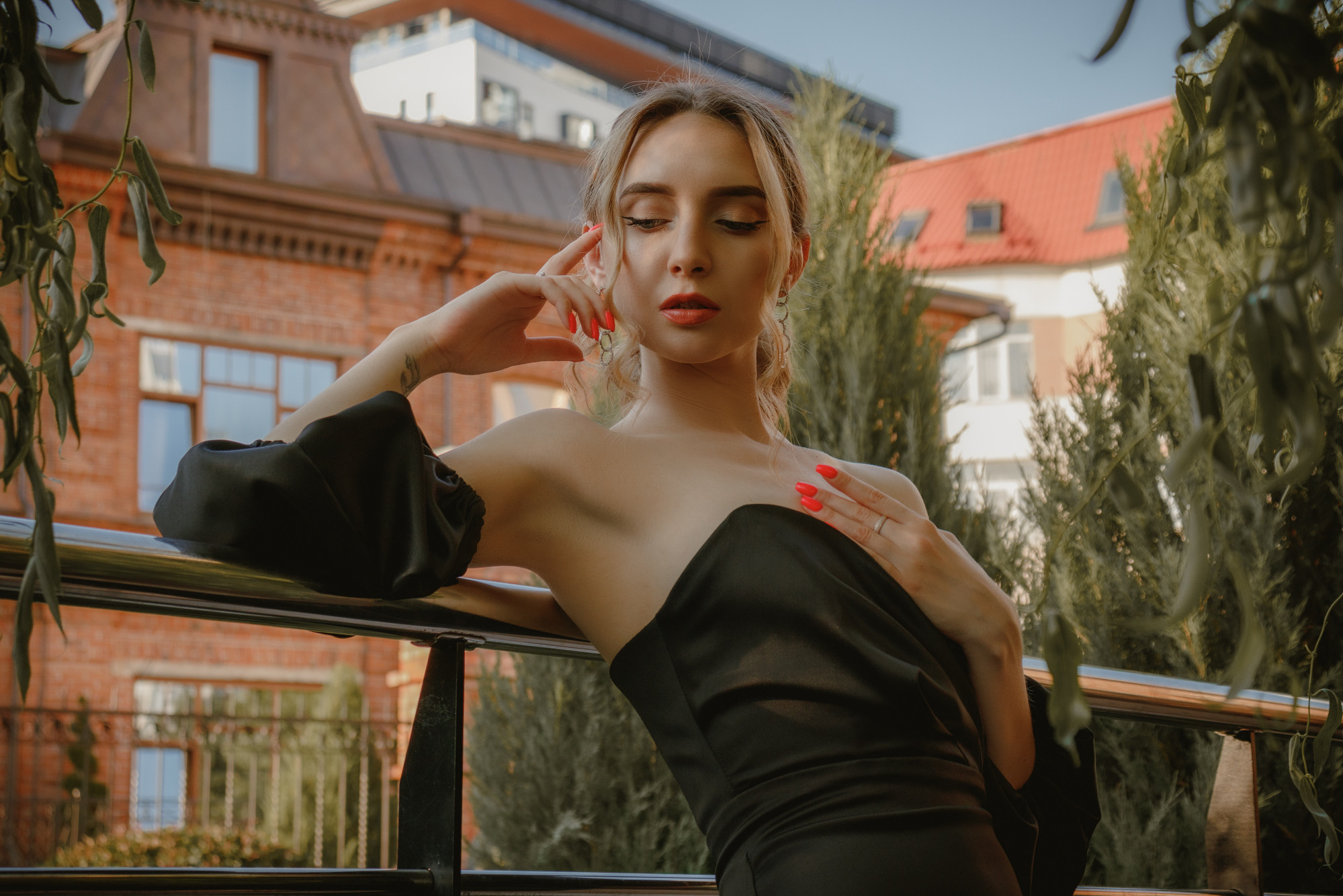 Евгения — чёрное платье. Валентина Похомова — профессиональный фотограф в Екатеринбурге