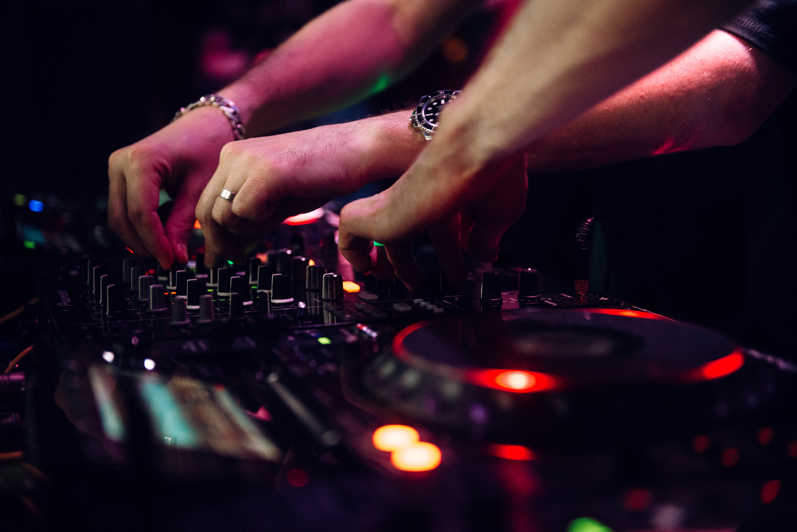 Swanky Tunes in Harats. Свадебный фотограф в Смоленске — Дмитрий Гагарин