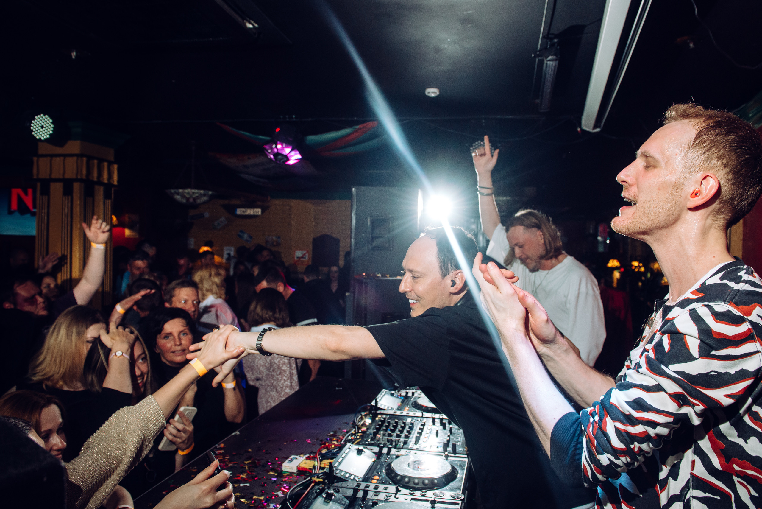 Swanky Tunes in Harats. Свадебный фотограф в Смоленске — Дмитрий Гагарин