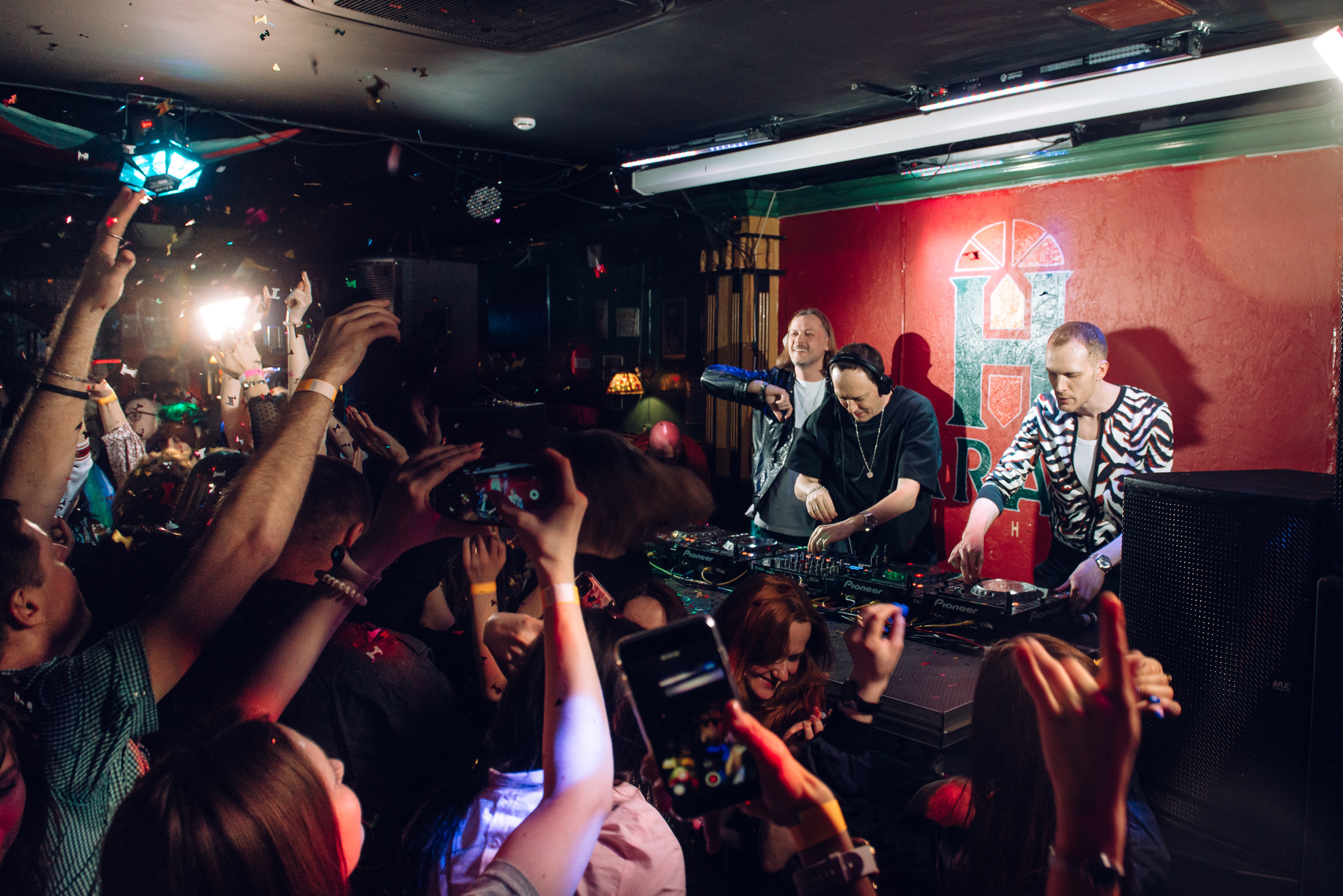 Swanky Tunes in Harats. Свадебный фотограф в Смоленске — Дмитрий Гагарин