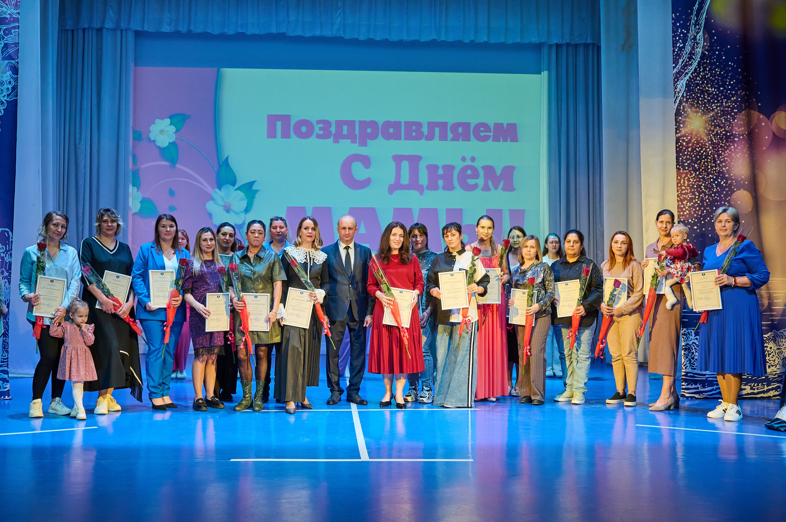 День матери Марьина Роща. Жизнь курорта Кабардинка в фотографиях