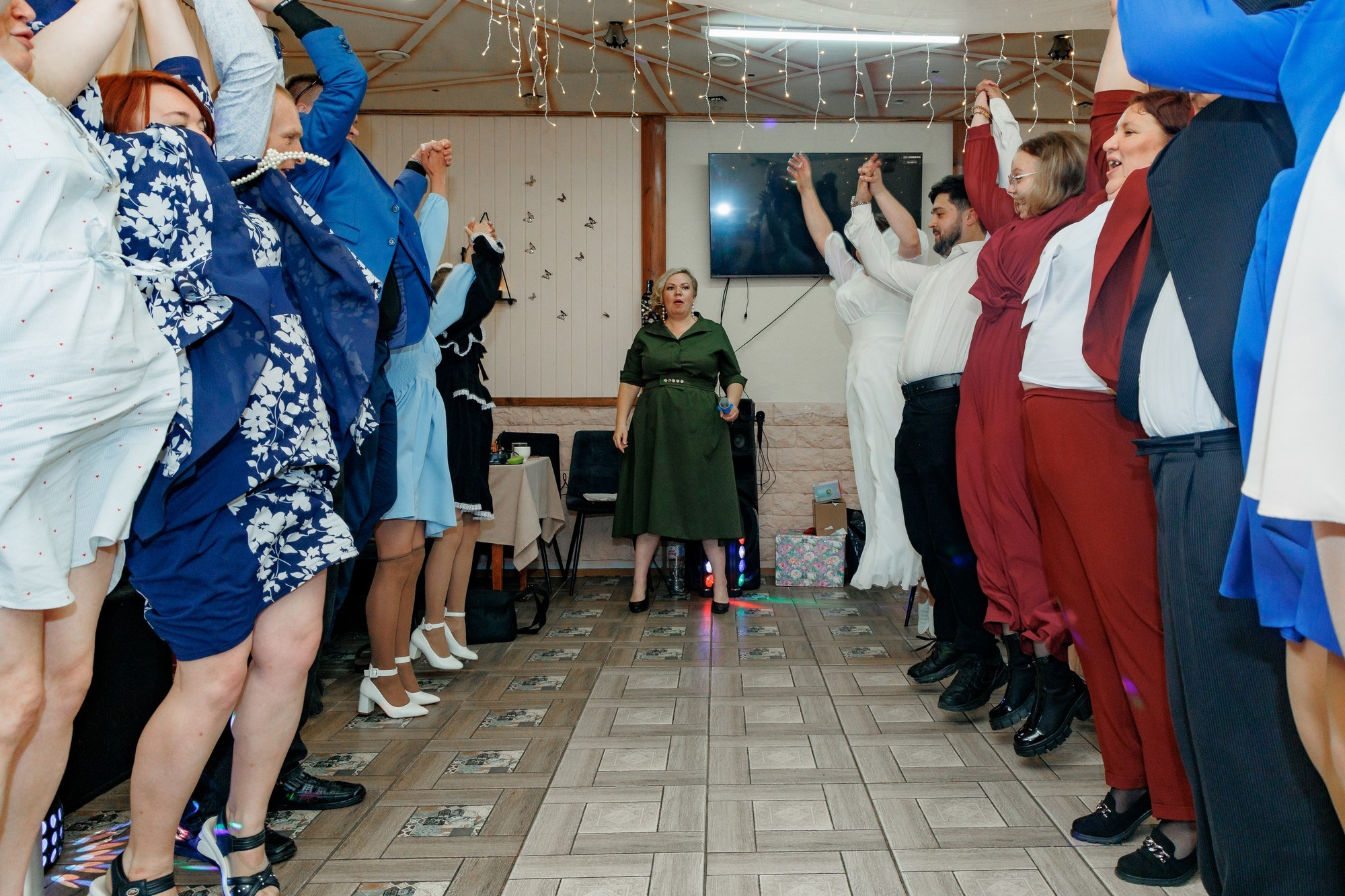 Илья и Виктория свадебный банкет в кафе. Свадебный и семейный фотограф в г. Волхов Алексей Кочерыжкин