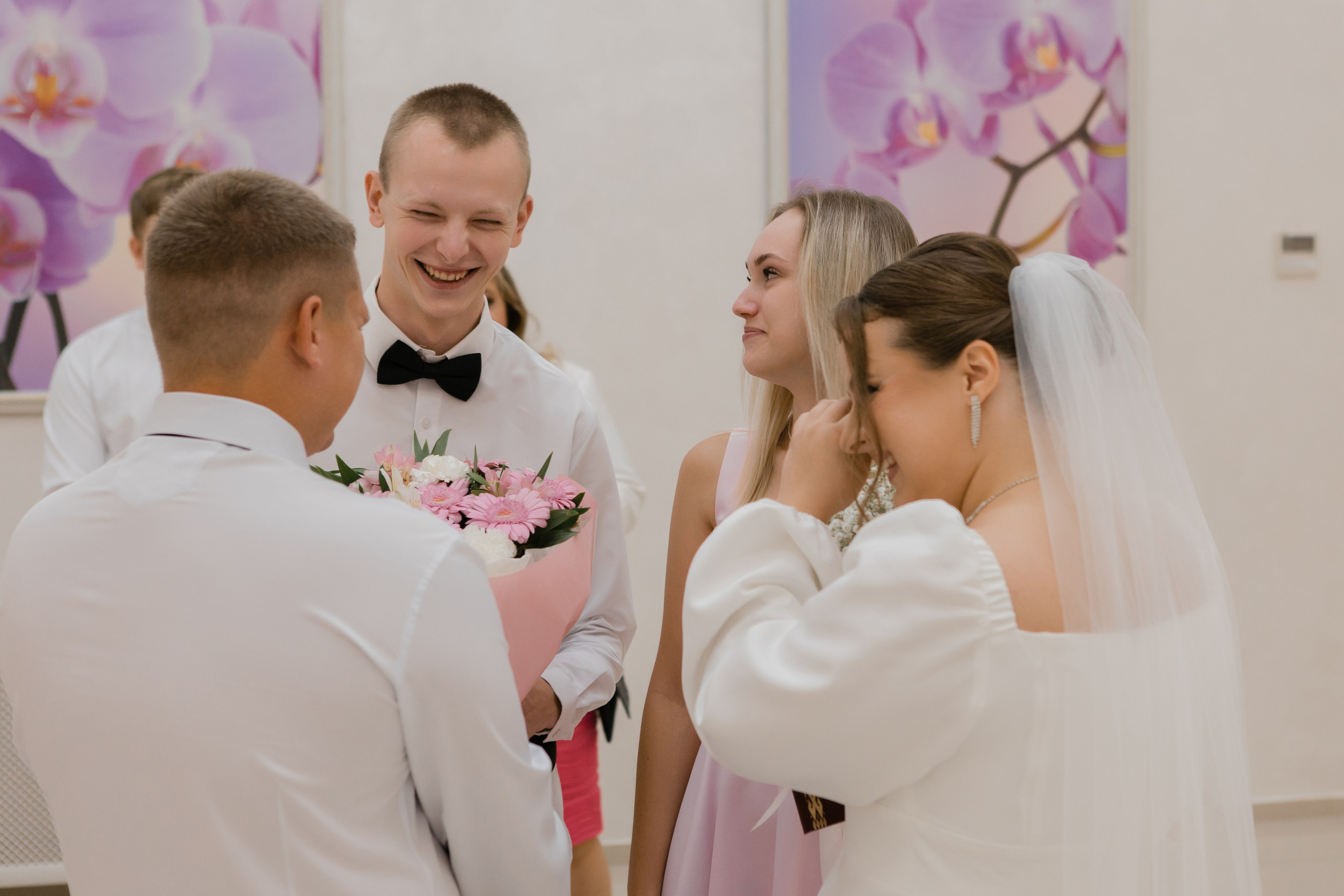 Отдел ЗАГС Администрации Московского района. Видеосъемка и фотосъемка свадеб. Фотограф и оператор на свадьбу. Видеосъемка подкастов, собственная видео-фотостудии. Предметная фотосъемка