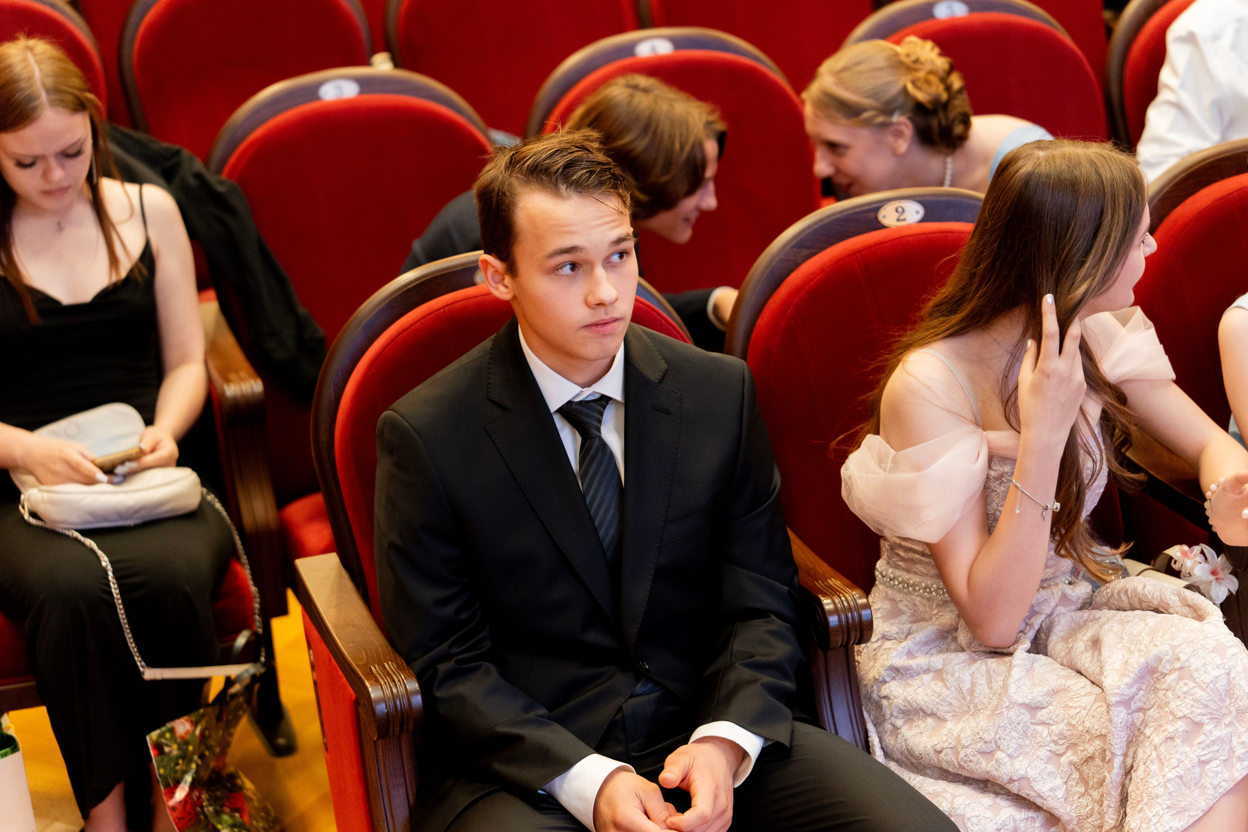 Выдача аттестатов 9 классы. Фотограф Юлия Попова