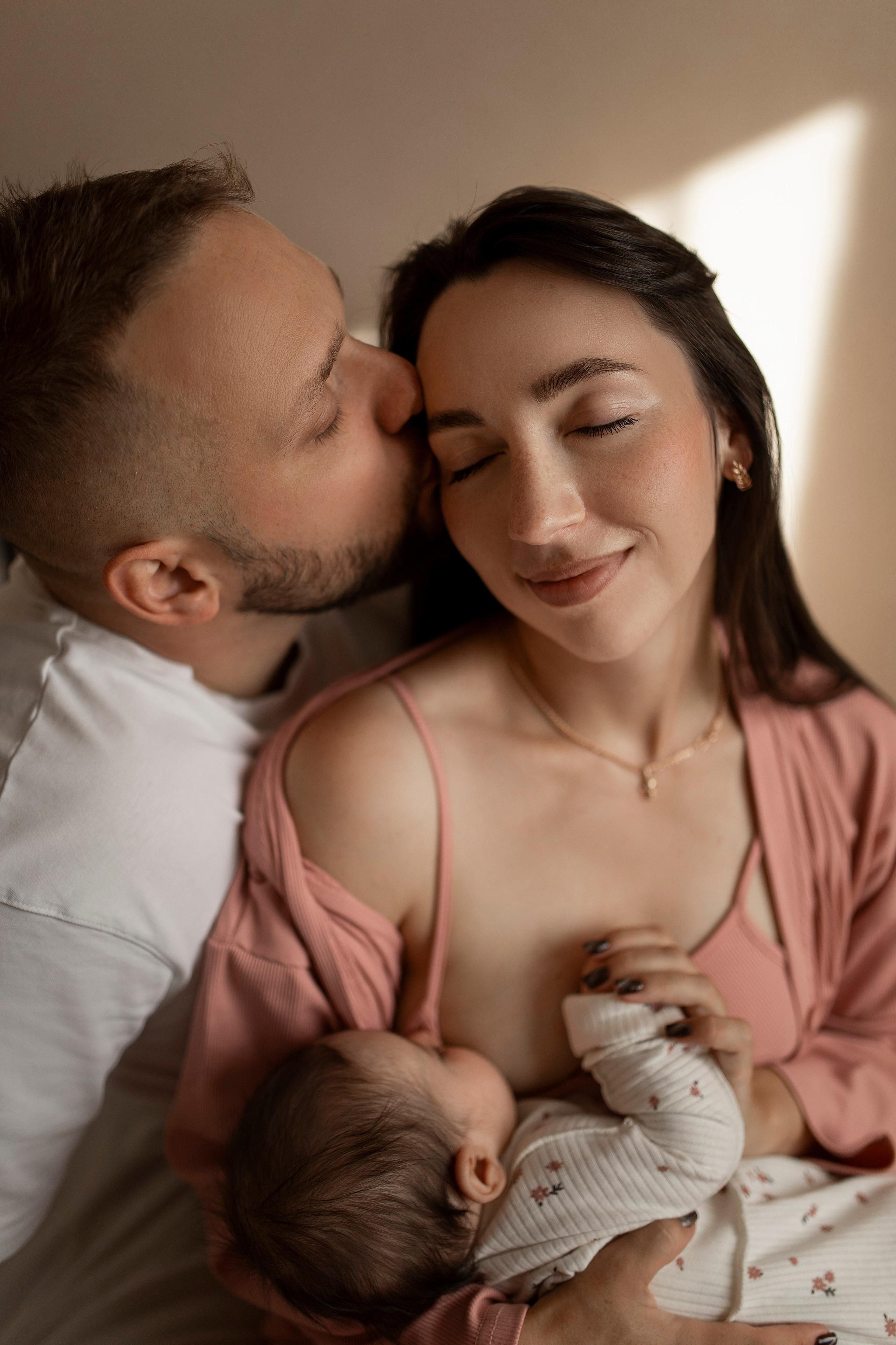 | ПЕРВЫЕ МГНОВЕНИЯ |