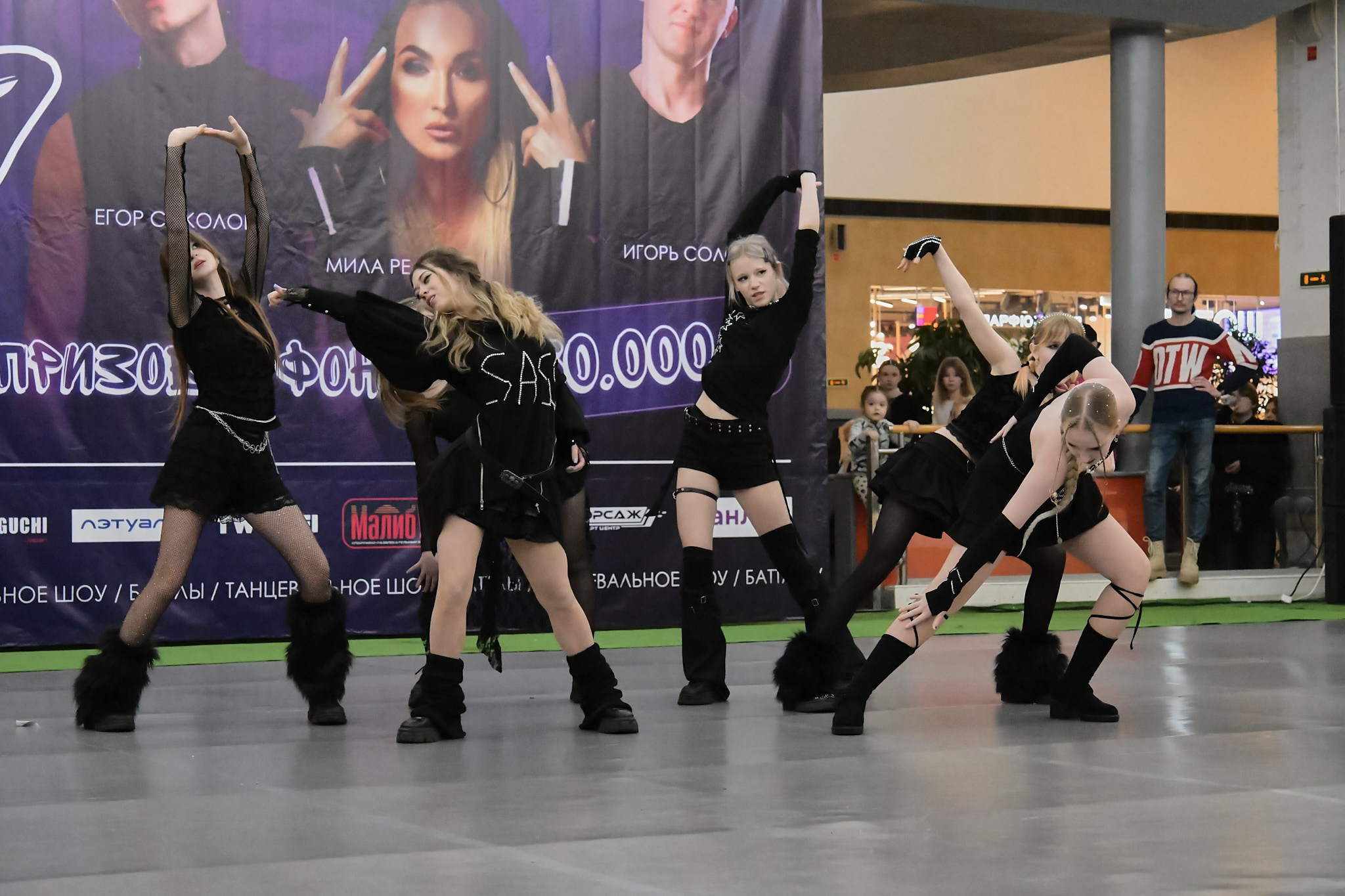 IX Хитовые танцы в ТРЦ «Сургут Сити Молл». Студия по производству фото и видеоконтента «АППЕРТУРА»