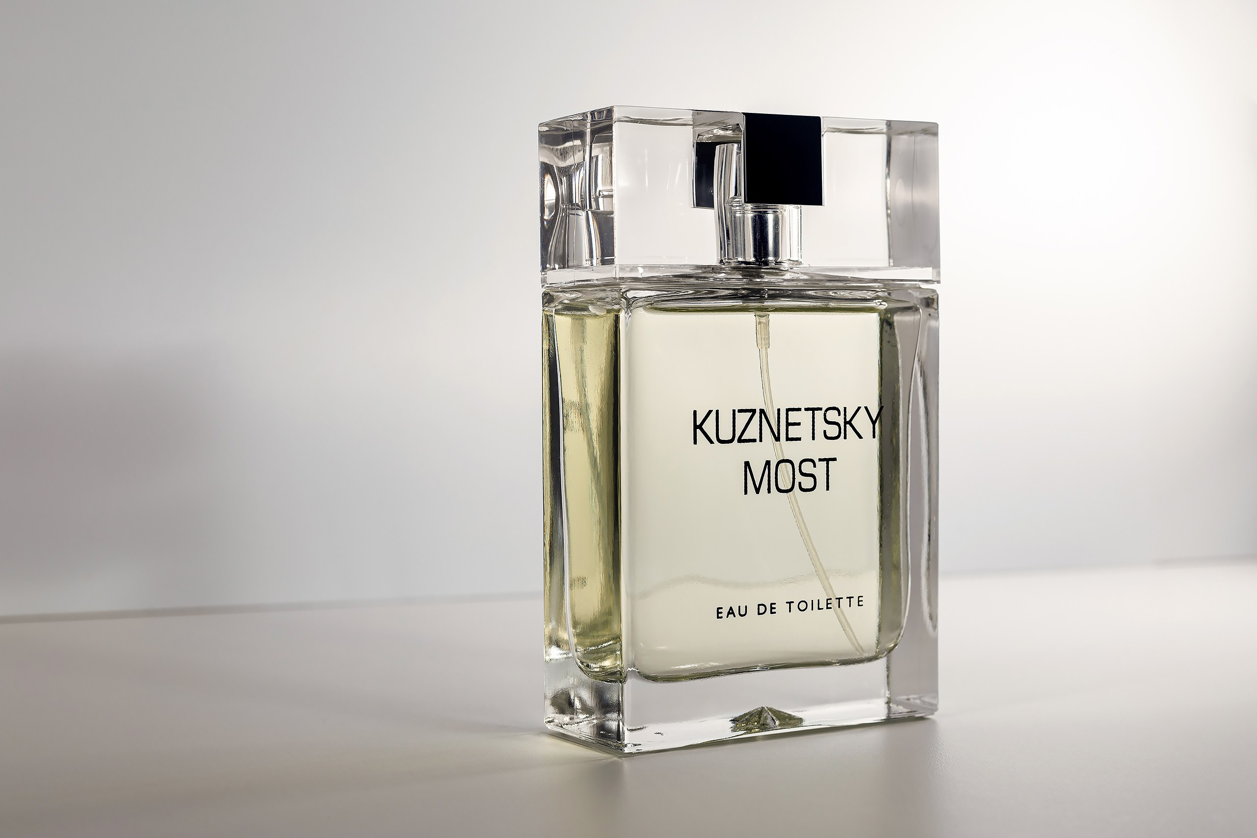 Туалетная вода флакон предметное фото