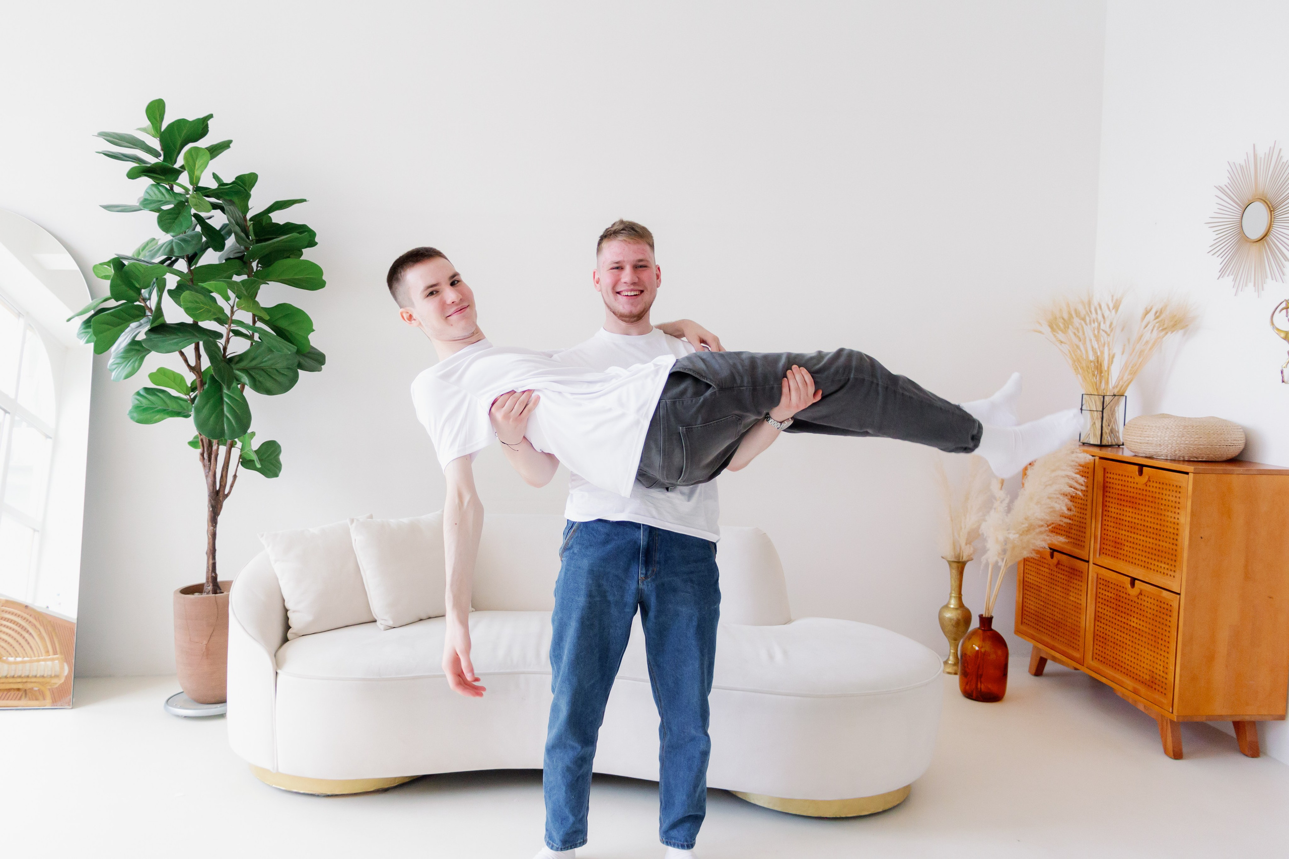 Две сестры. Две семьи. Одна любовь. Семейная фотосессия в студии, Екатеринбург. Фотограф в Екатеринбурге Пойгина Елена