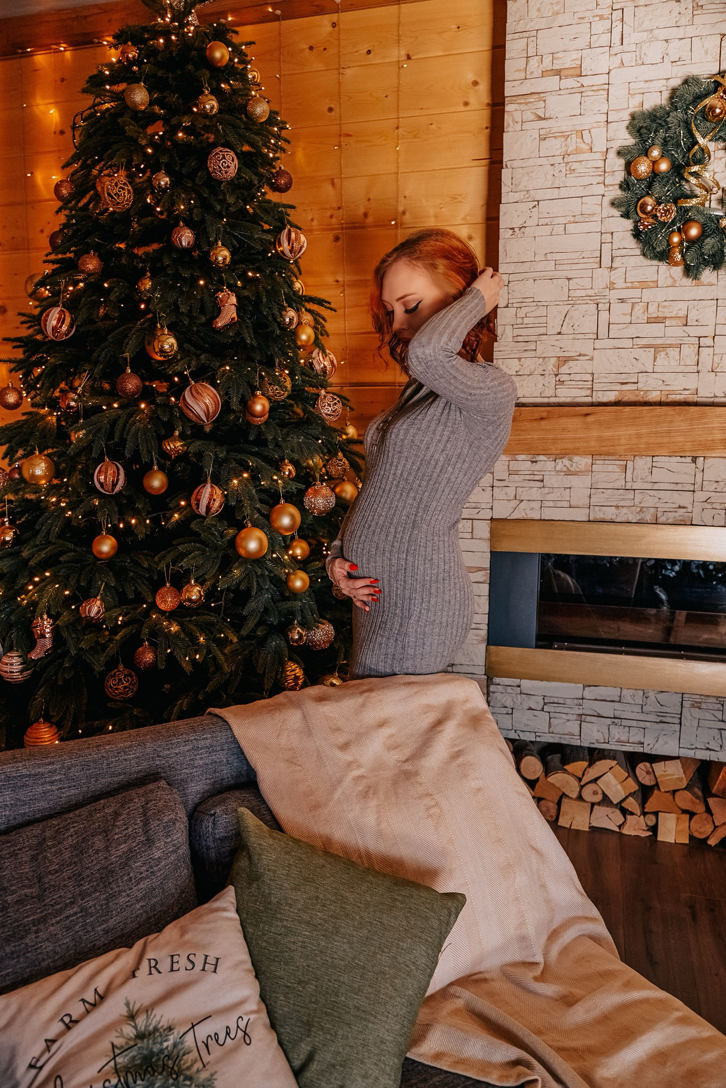 Новогодняя студийная фотосессия беременной девушки. Фотограф Ессентуки в Ессентуках КМВ Лиза Фефлер