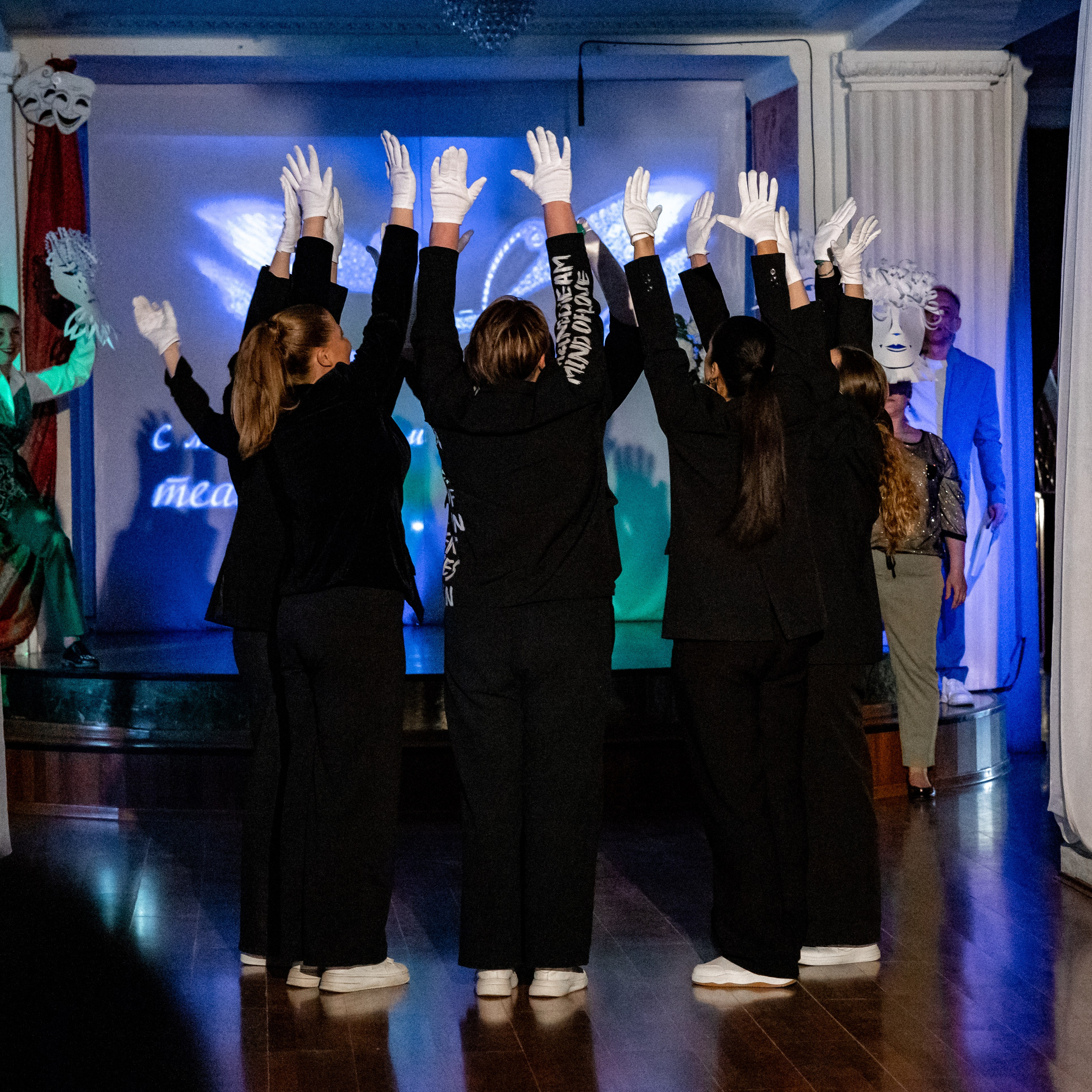 «Свеча» приглашает в театральную гостиную. Свадебный и семейный фотограф в г. Волхов Алексей Кочерыжкин