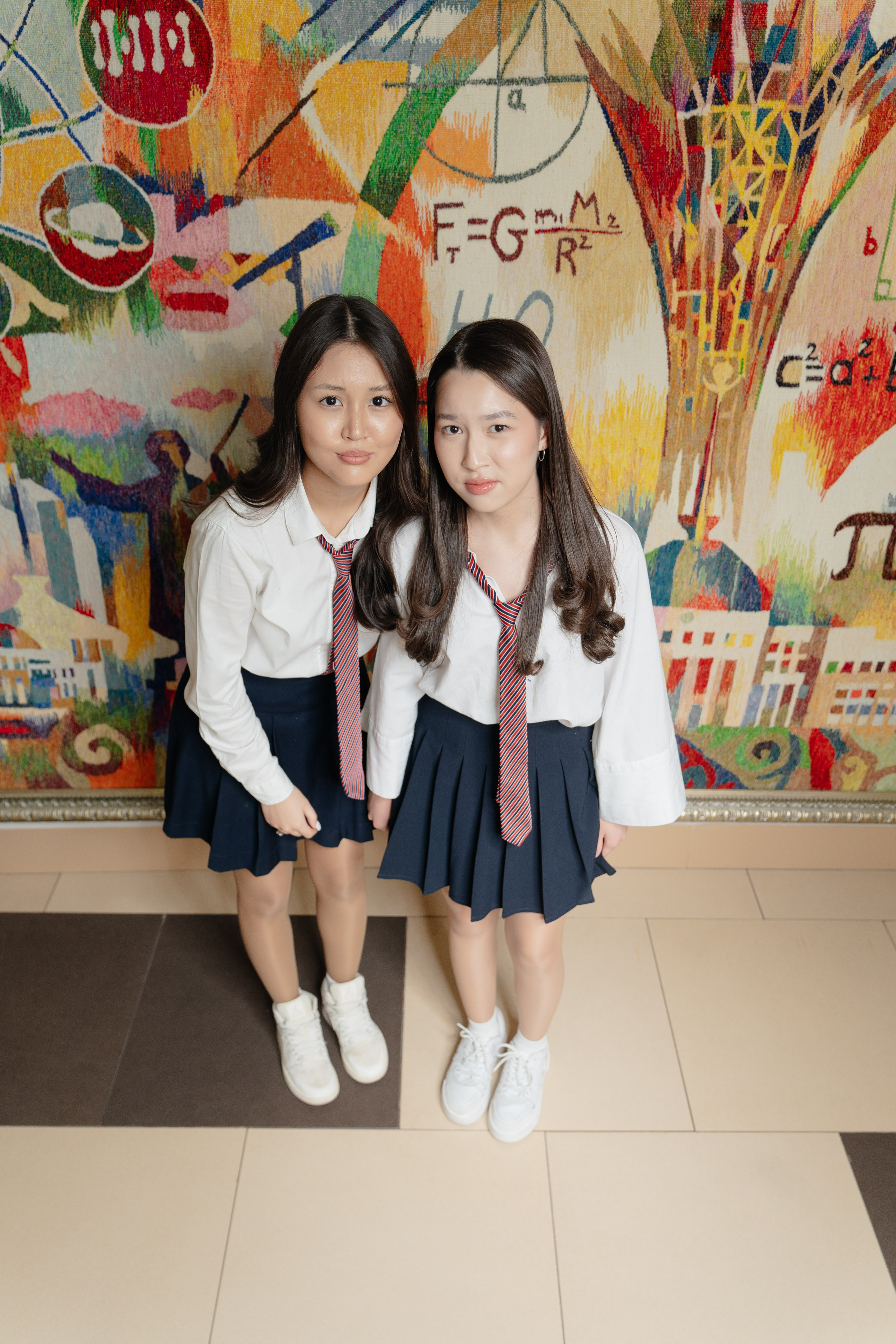 По двое. Выпускные альбомы в Нур-Султане (Астана) и по всему Казахстану