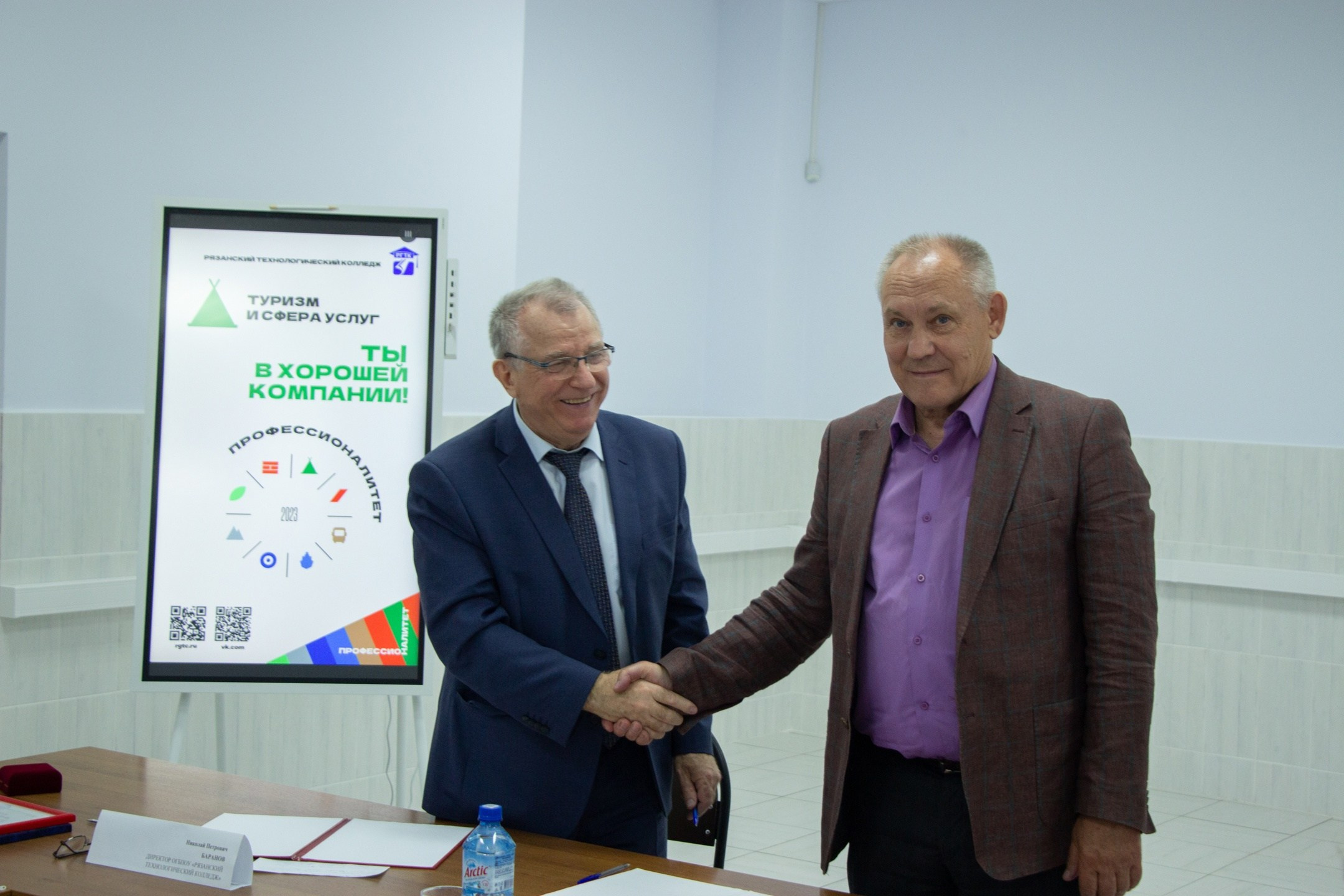 Подписание соглашения о сотрудничестве. Design by — фото, обучение, портфолио. Фотограф Рязань