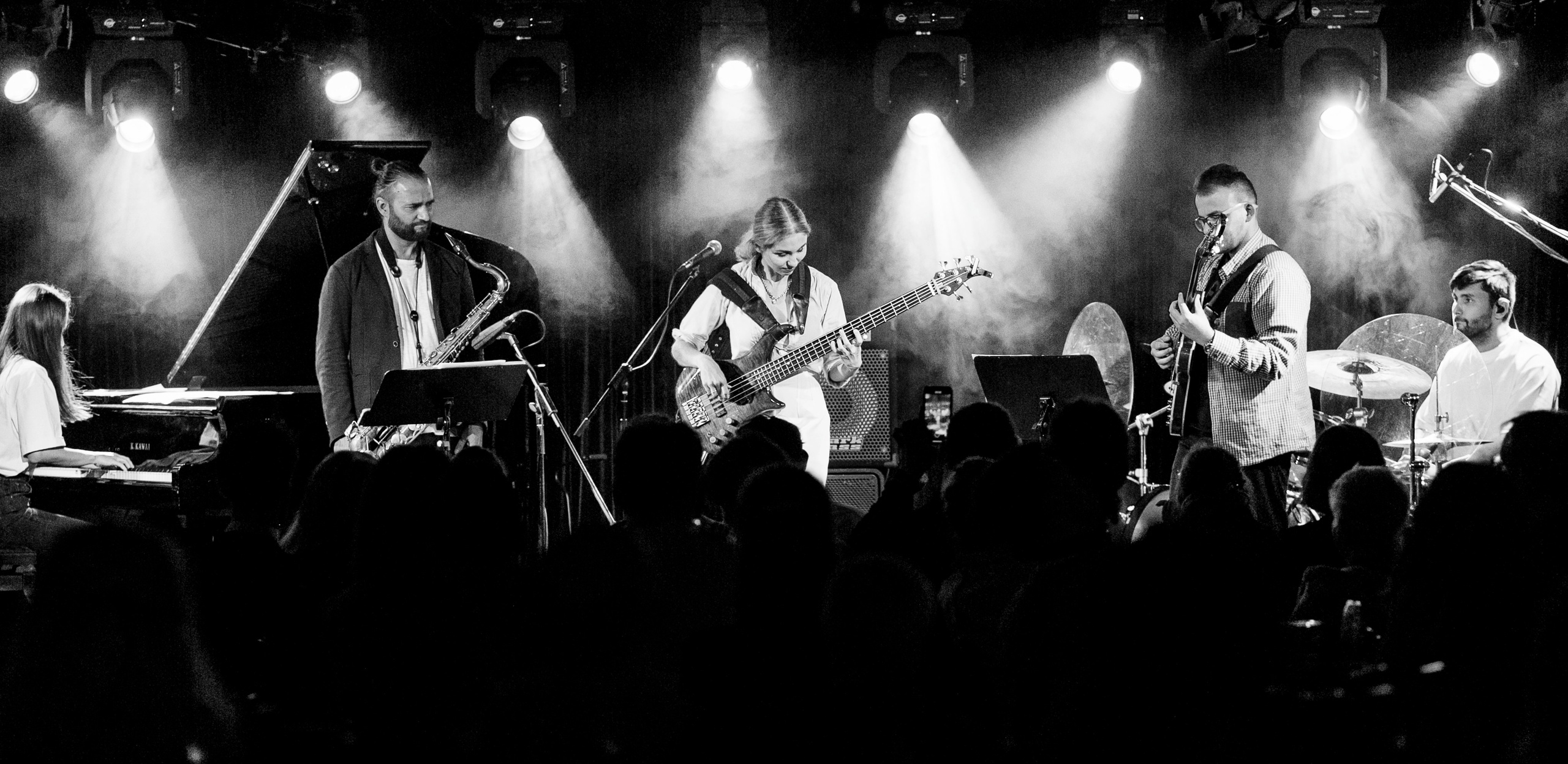 Фотосъемка концерта Дарьи Шорр в клубе Алексея Козлова. Репортажный фотограф Борис Геер