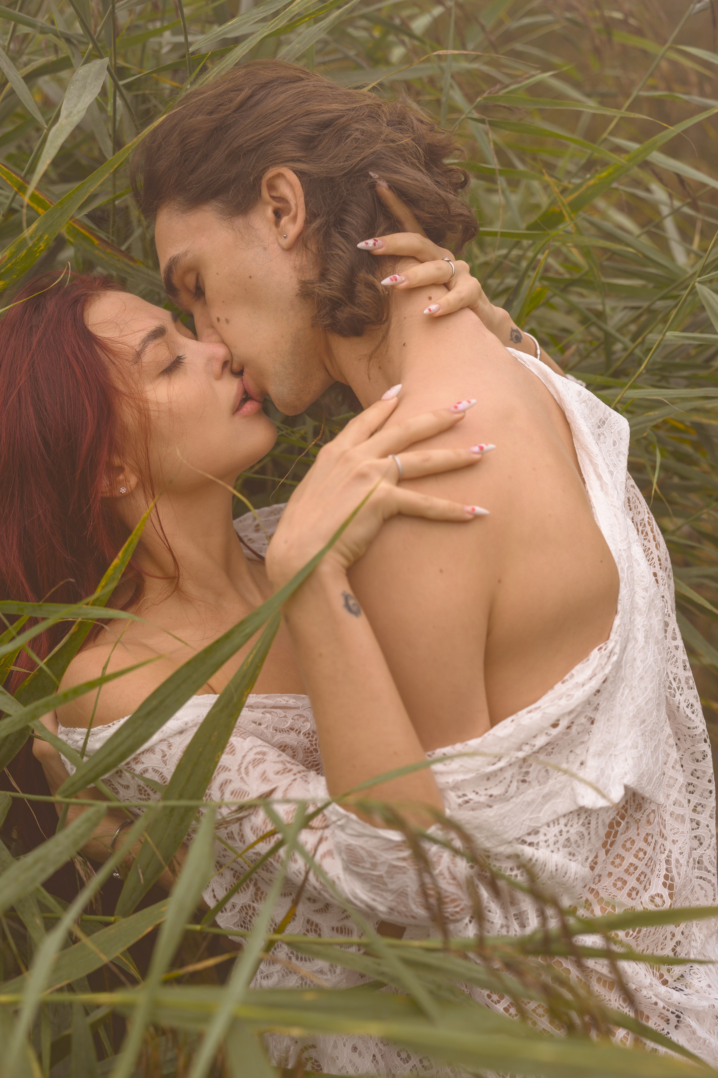 Фотосъемка Love Story на берегу Финского залива на экотропе